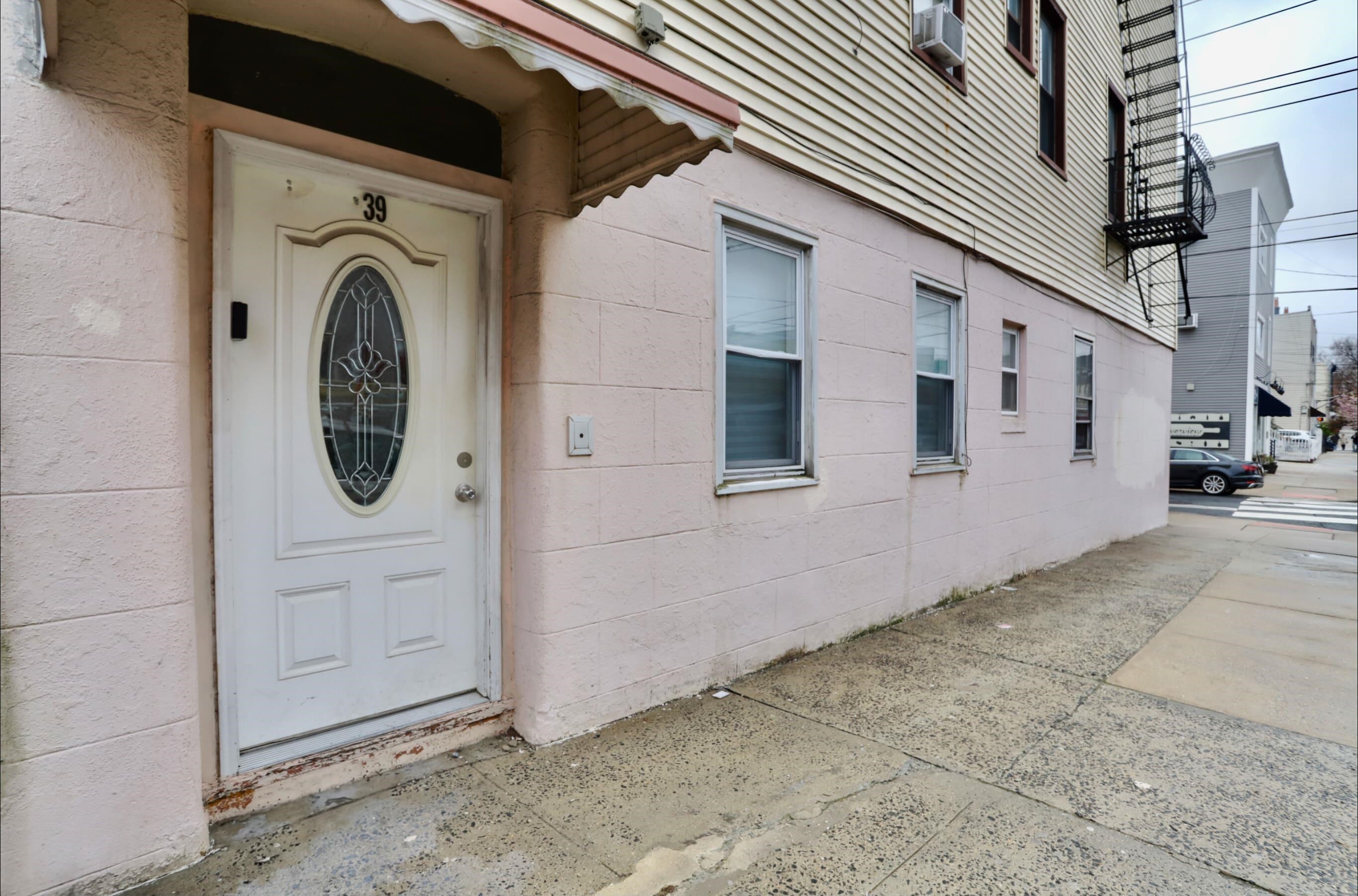 39 BOWERS ST Unit: 2