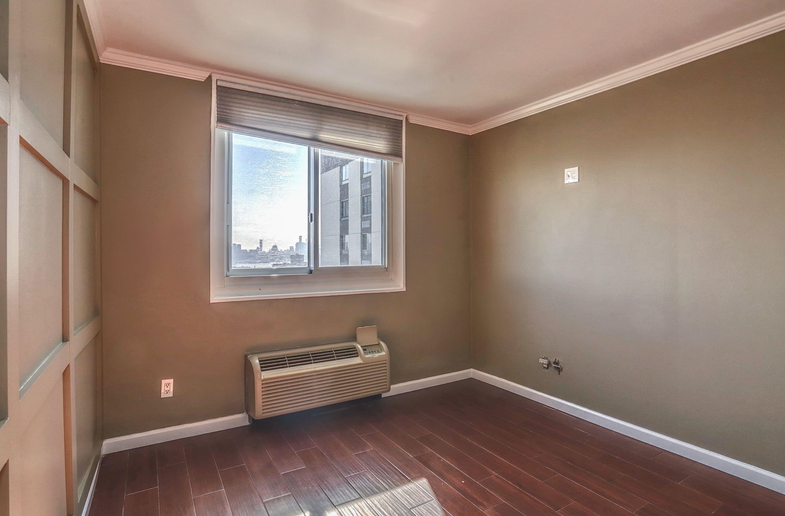 100 MANHATTAN AVE Unit: 2010