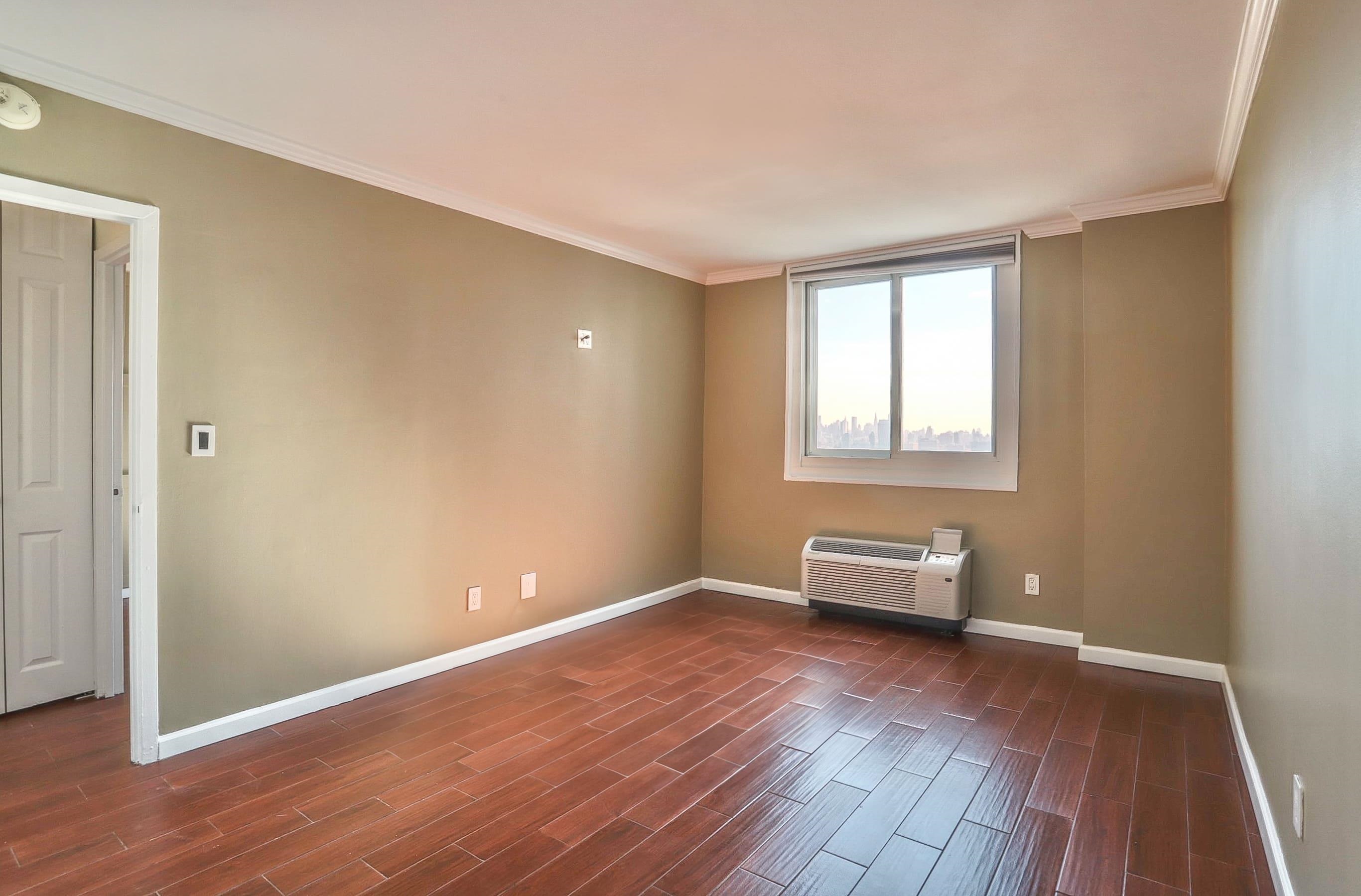 100 MANHATTAN AVE Unit: 2010