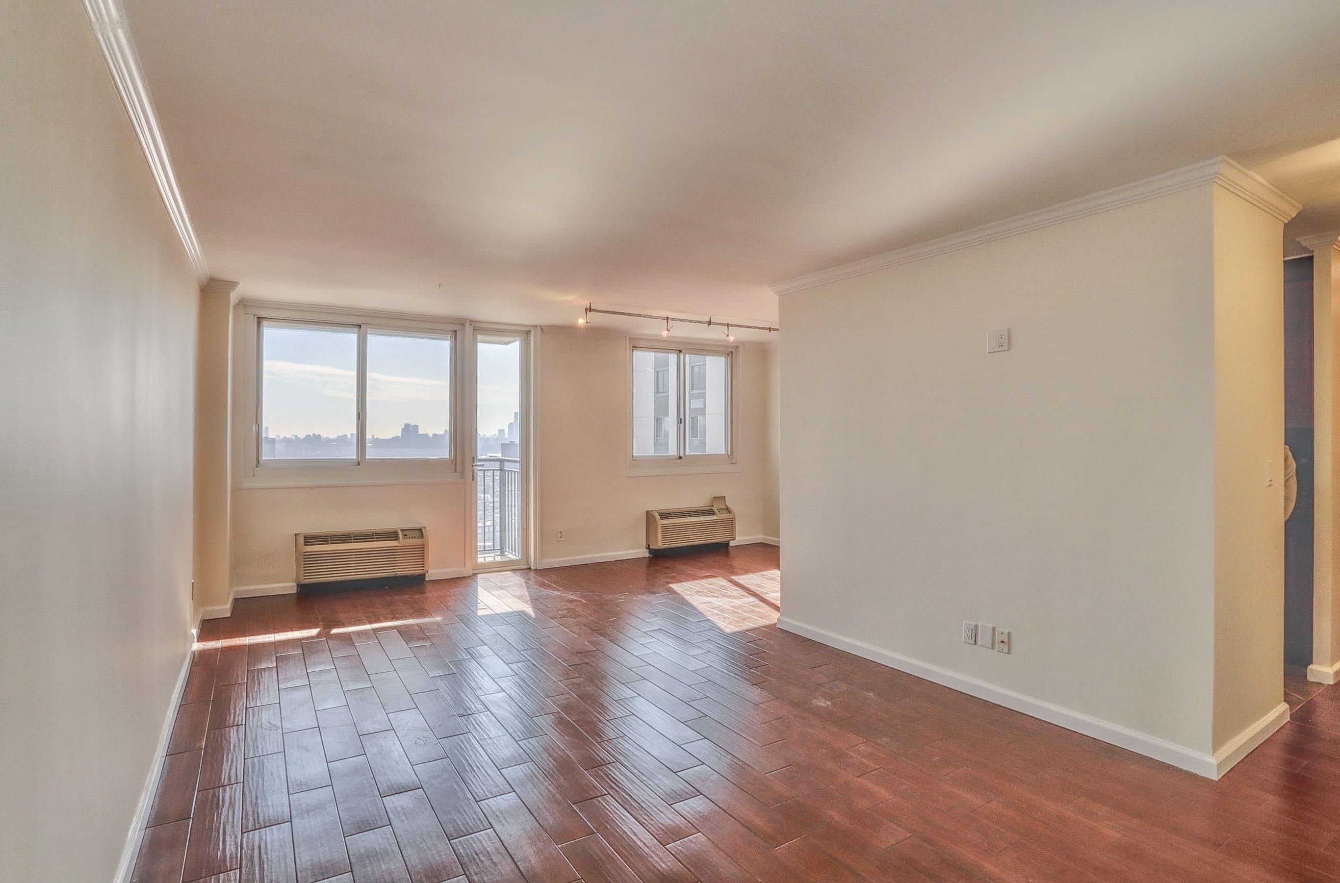 100 MANHATTAN AVE Unit: 2010