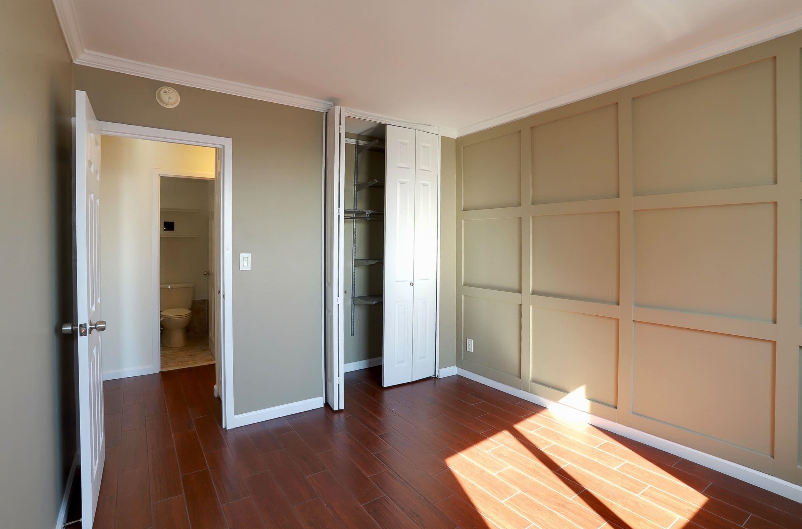 100 MANHATTAN AVE Unit: 2010