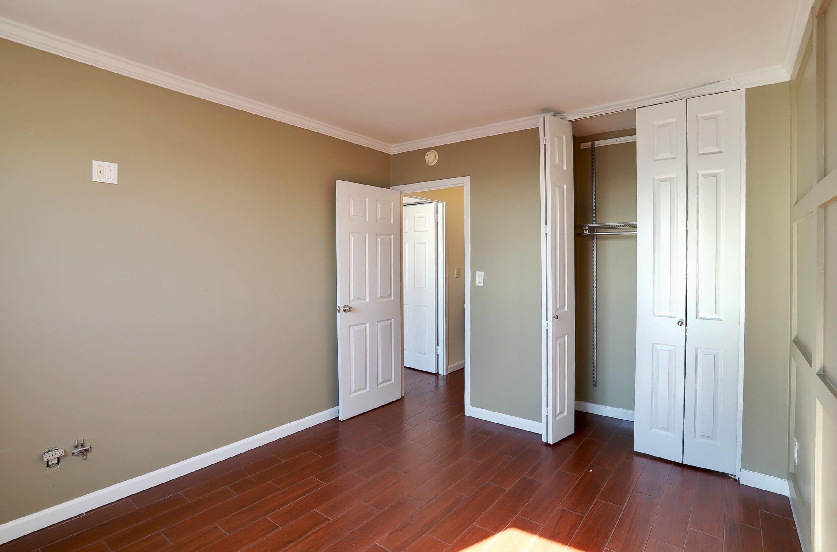 100 MANHATTAN AVE Unit: 2010