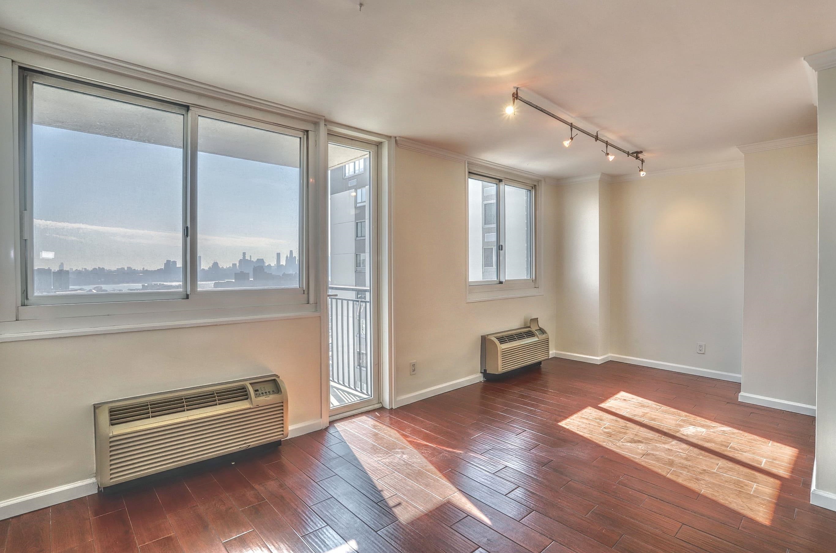 100 MANHATTAN AVE Unit: 2010