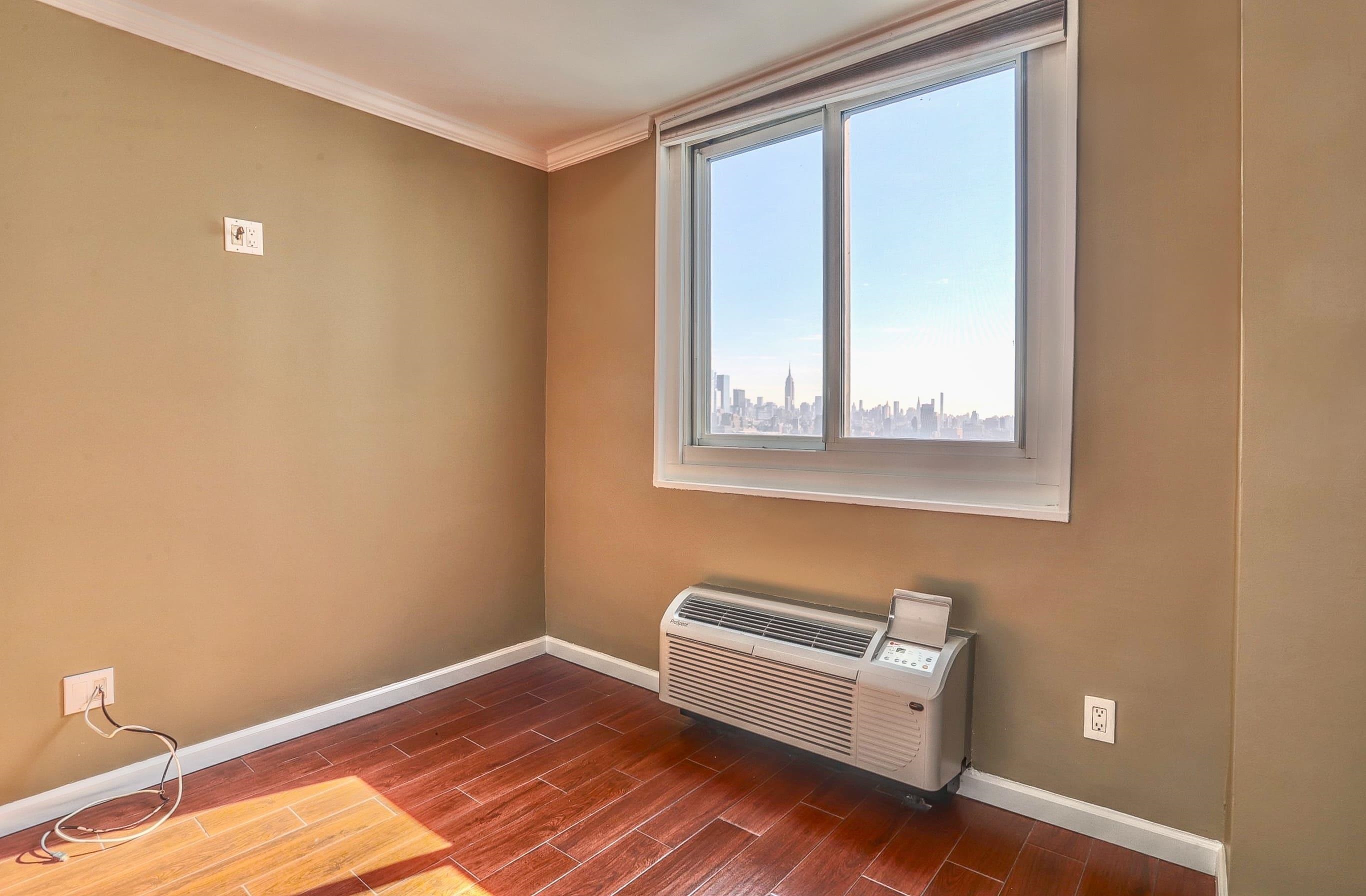 100 MANHATTAN AVE Unit: 2010