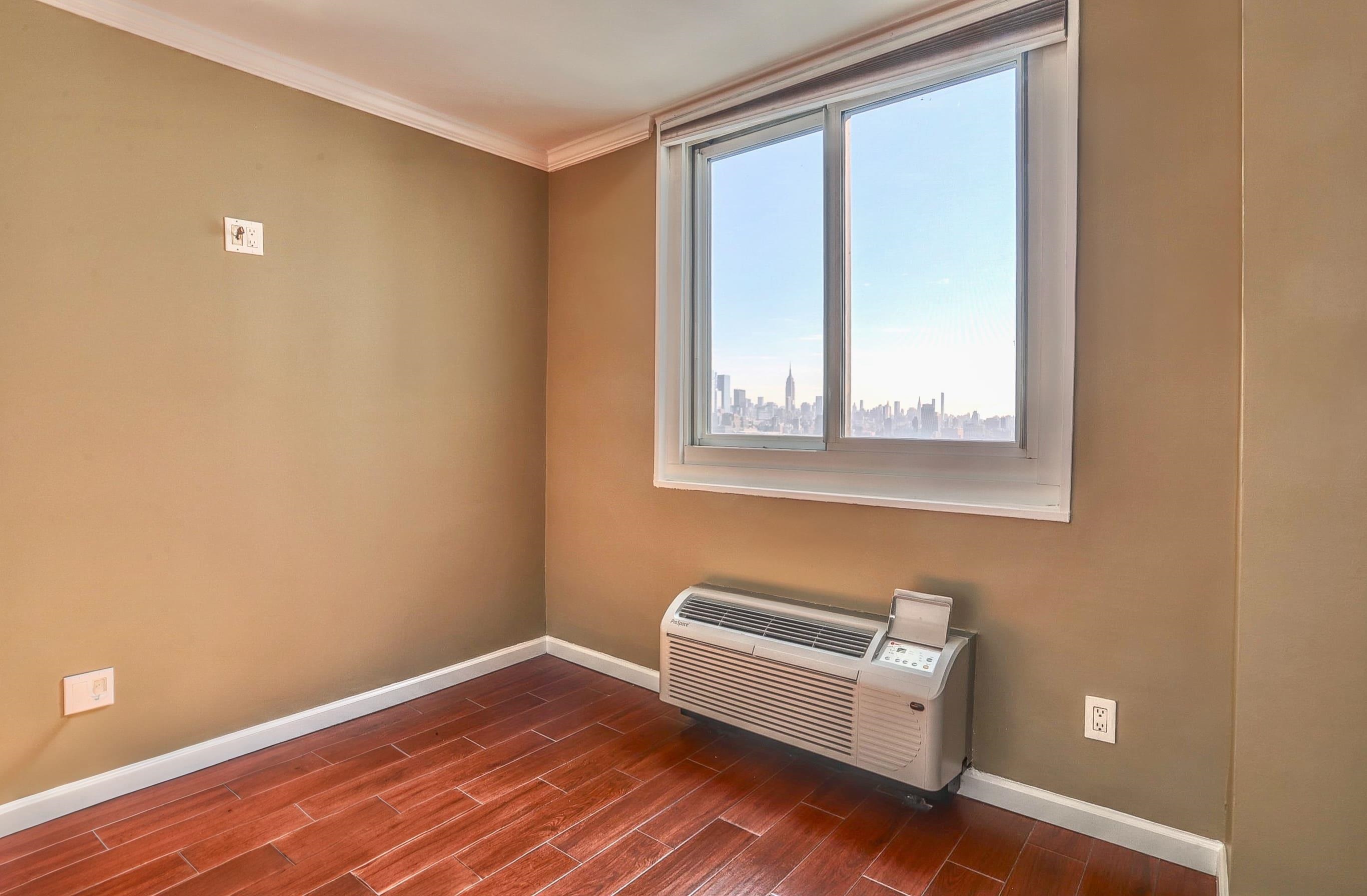 100 MANHATTAN AVE Unit: 2010