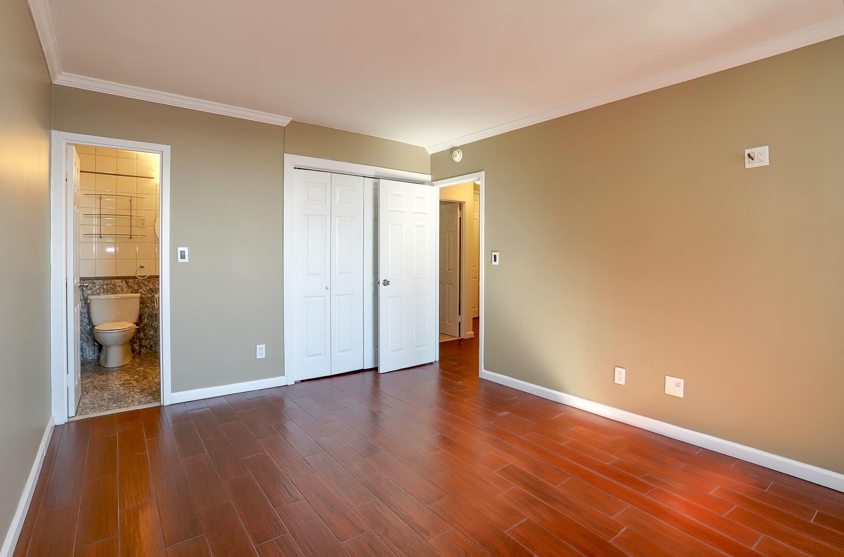 100 MANHATTAN AVE Unit: 2010