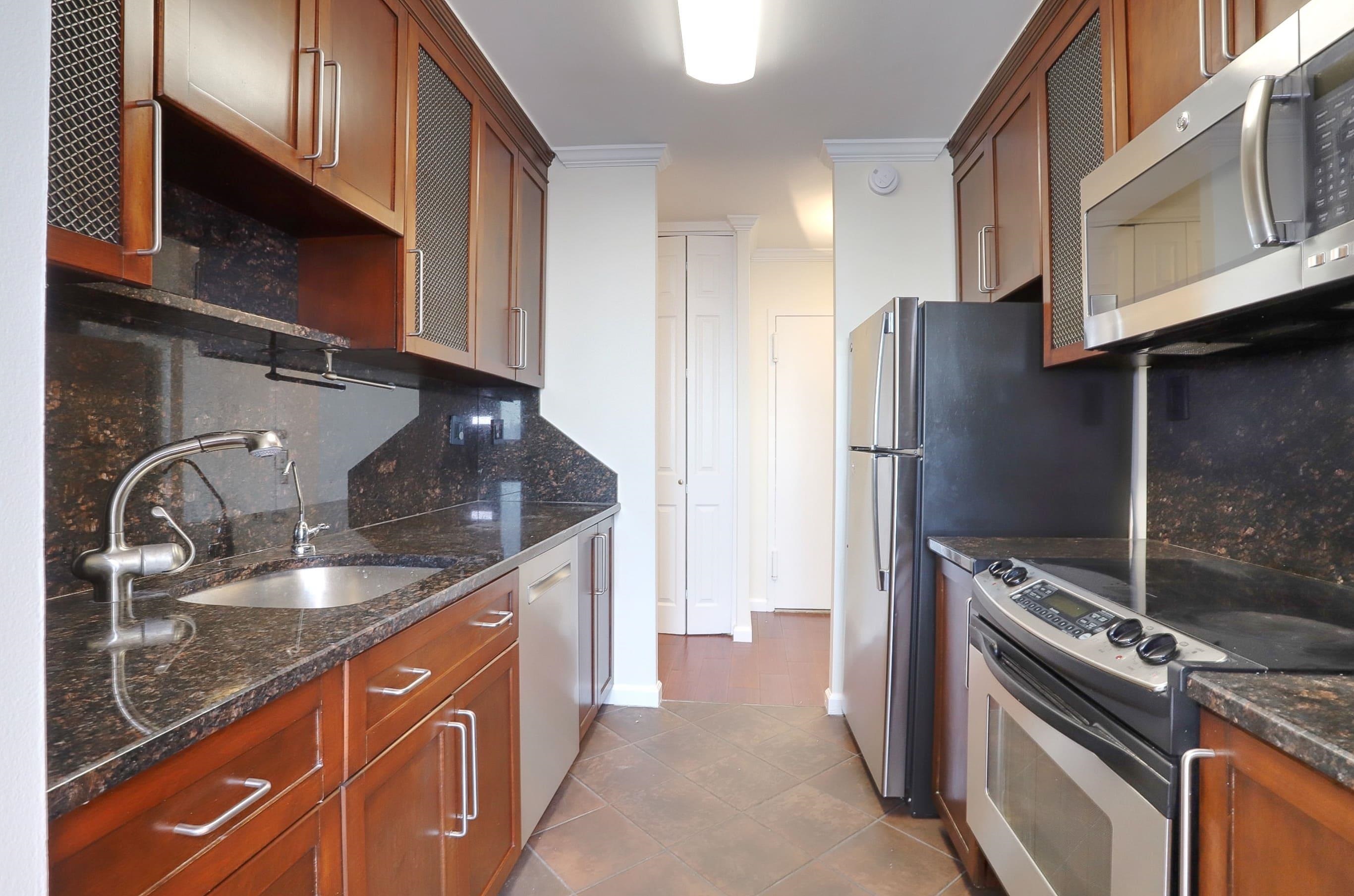 100 MANHATTAN AVE Unit: 2010