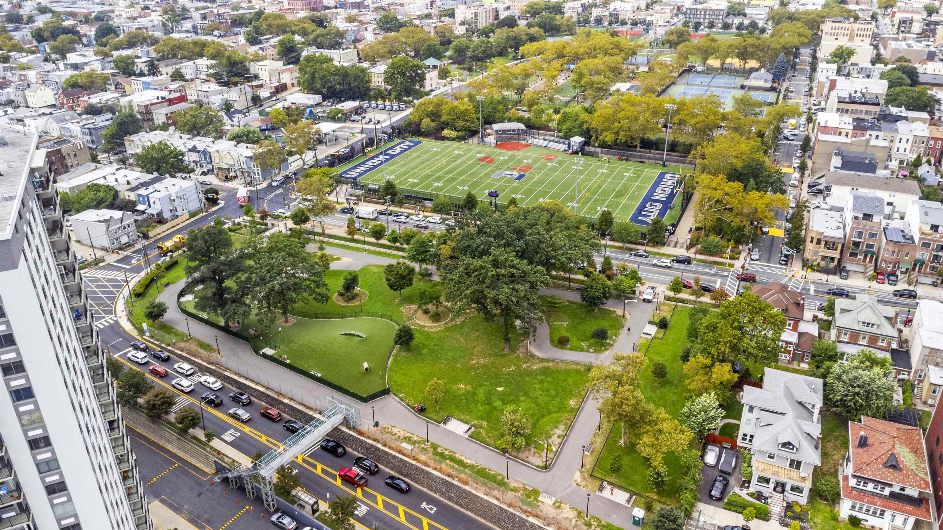 100 MANHATTAN AVE Unit: 2010