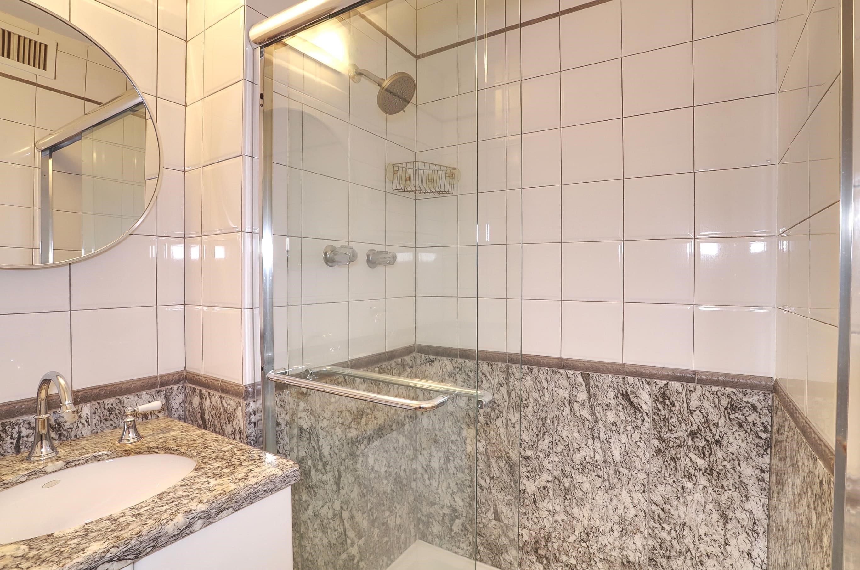 100 MANHATTAN AVE Unit: 2010