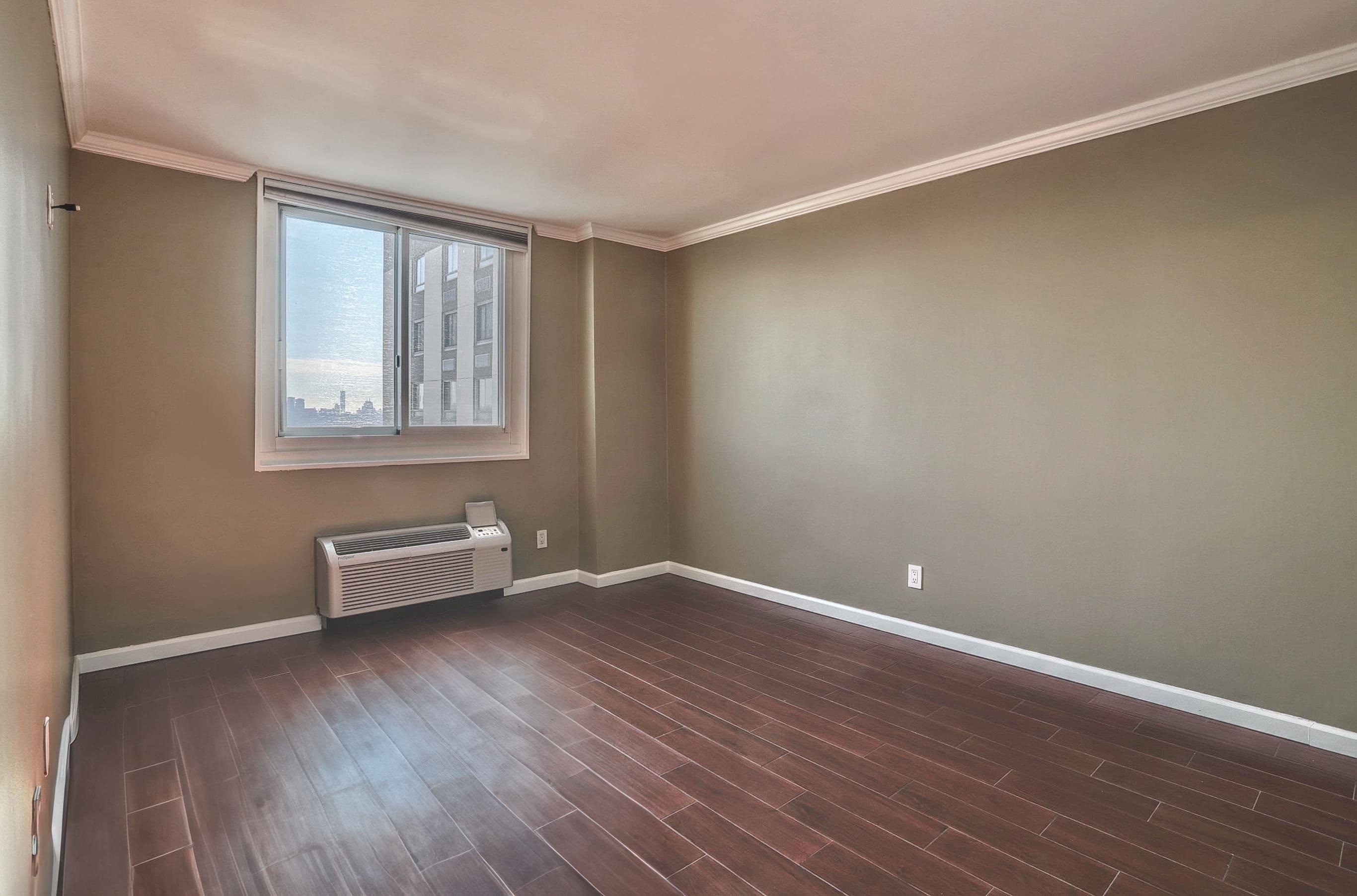 100 MANHATTAN AVE Unit: 2010