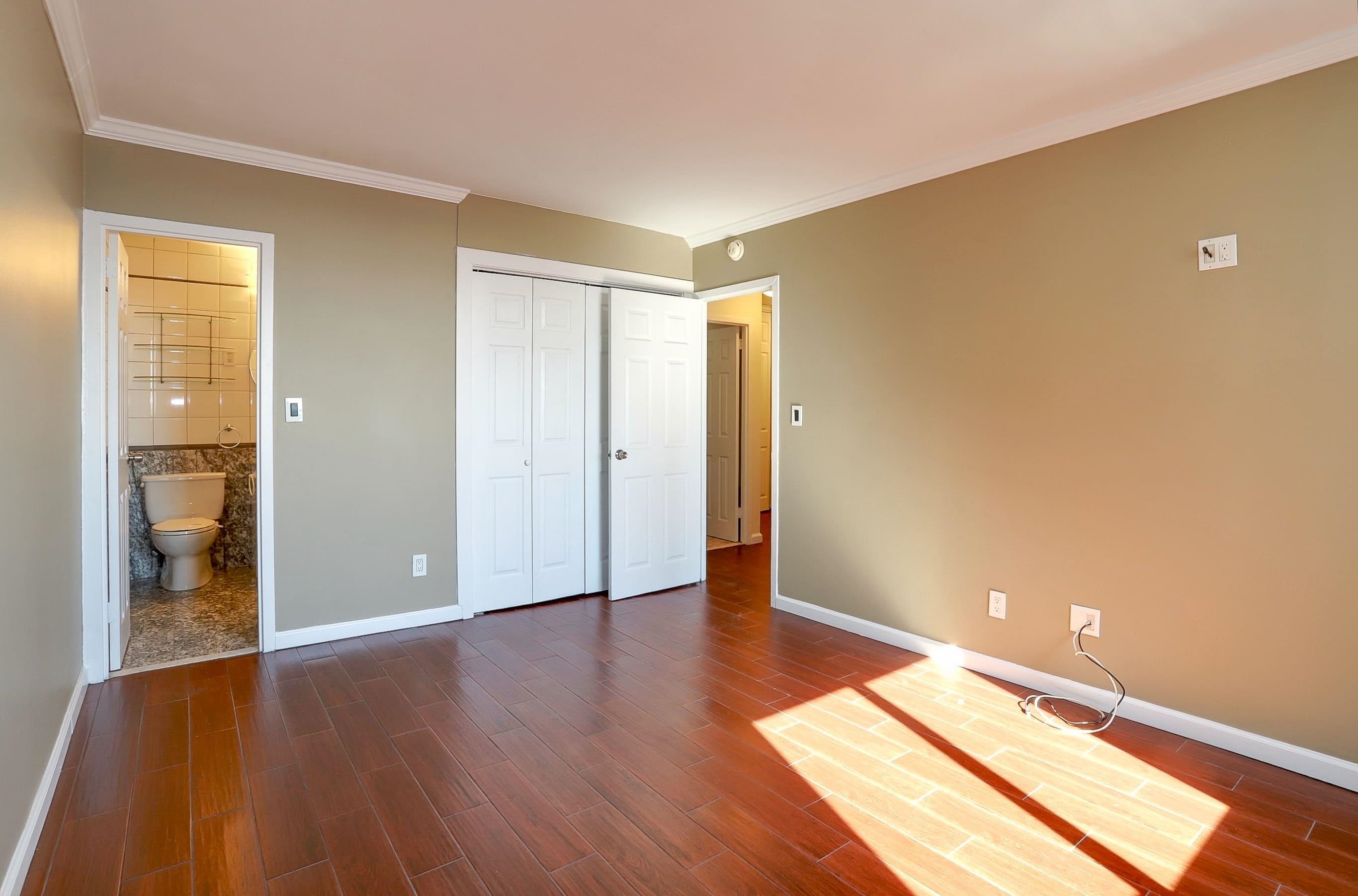 100 MANHATTAN AVE Unit: 2010