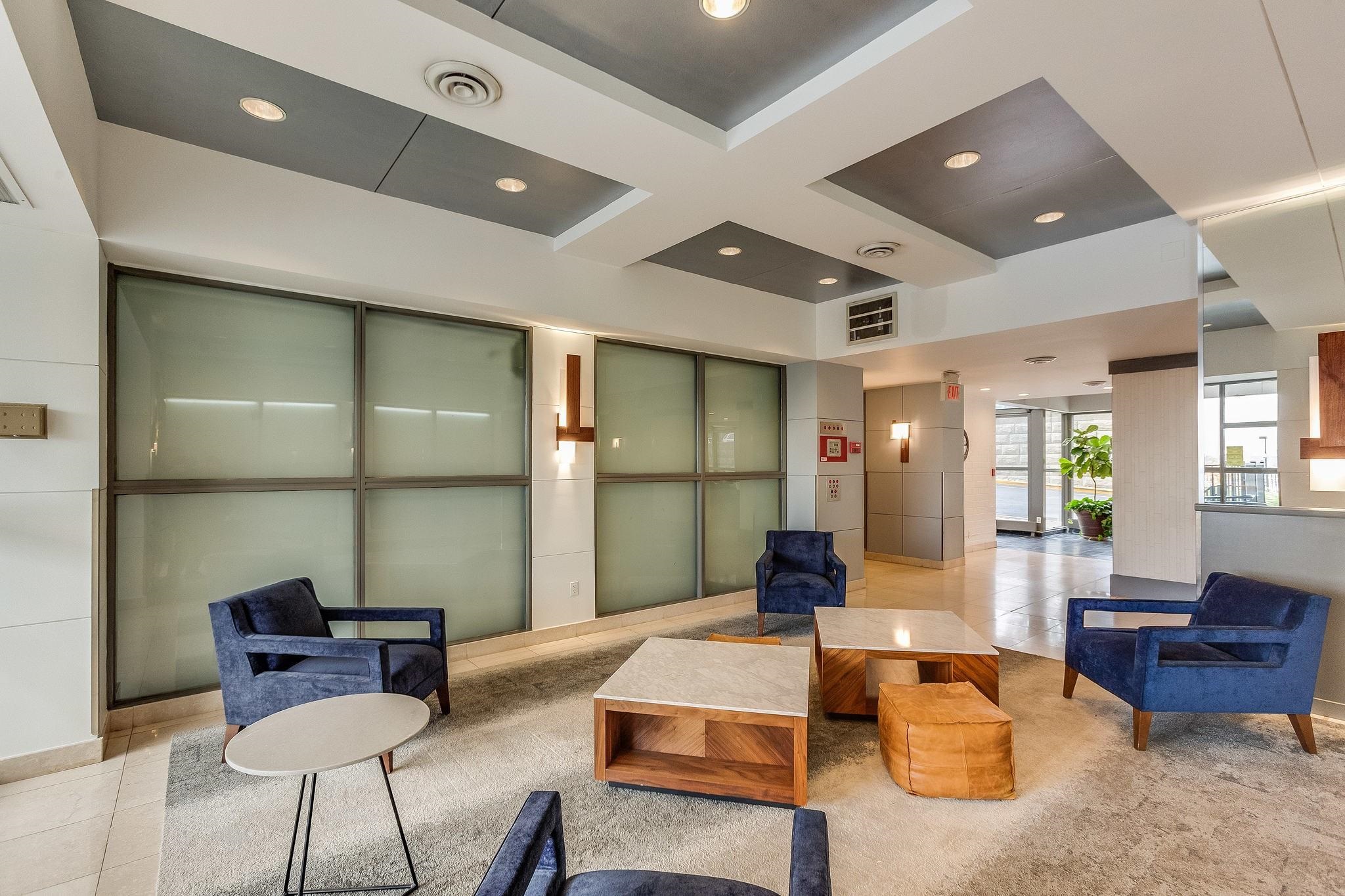 100 MANHATTAN AVE Unit: 2010