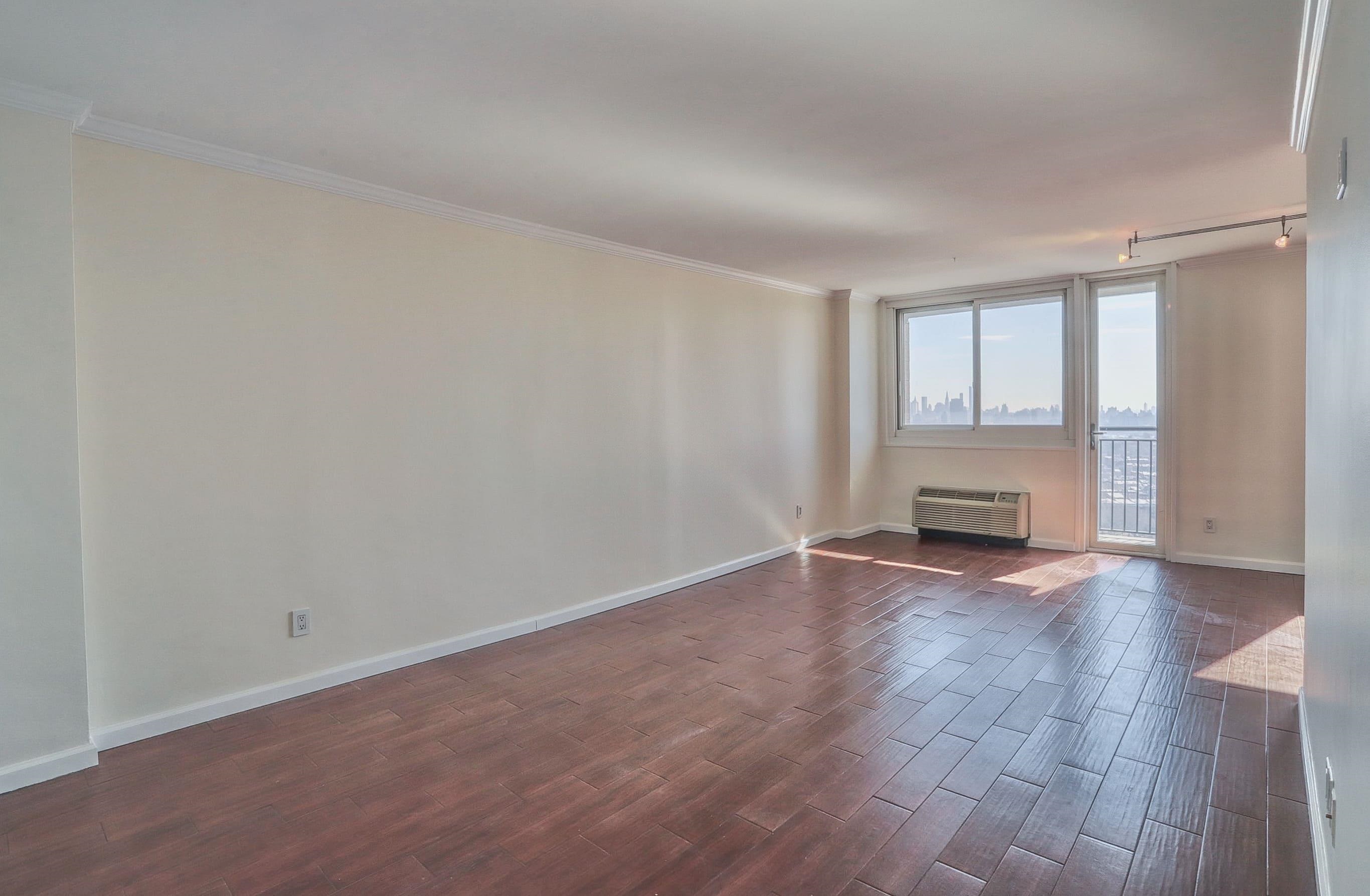 100 MANHATTAN AVE Unit: 2010