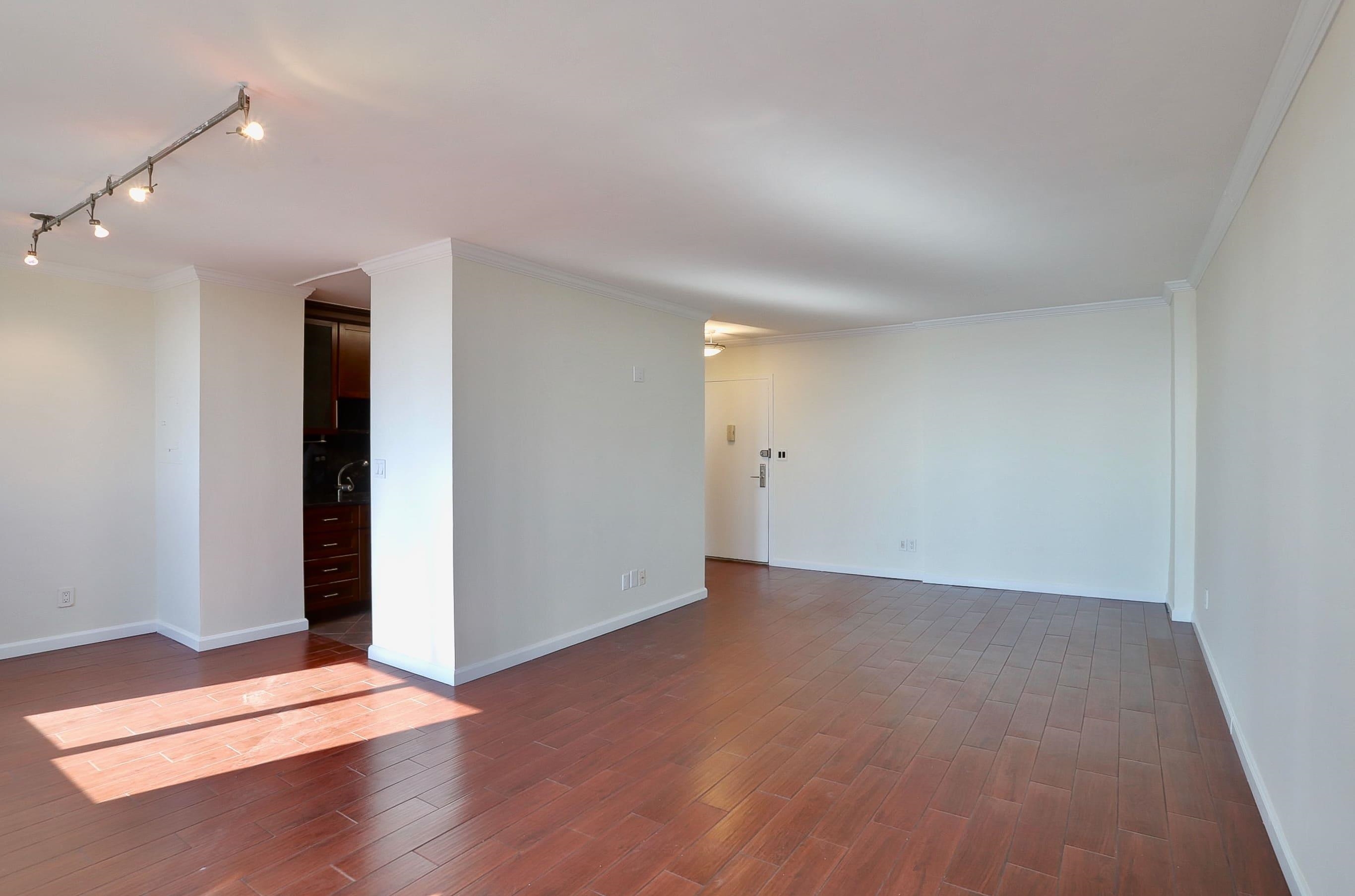 100 MANHATTAN AVE Unit: 2010