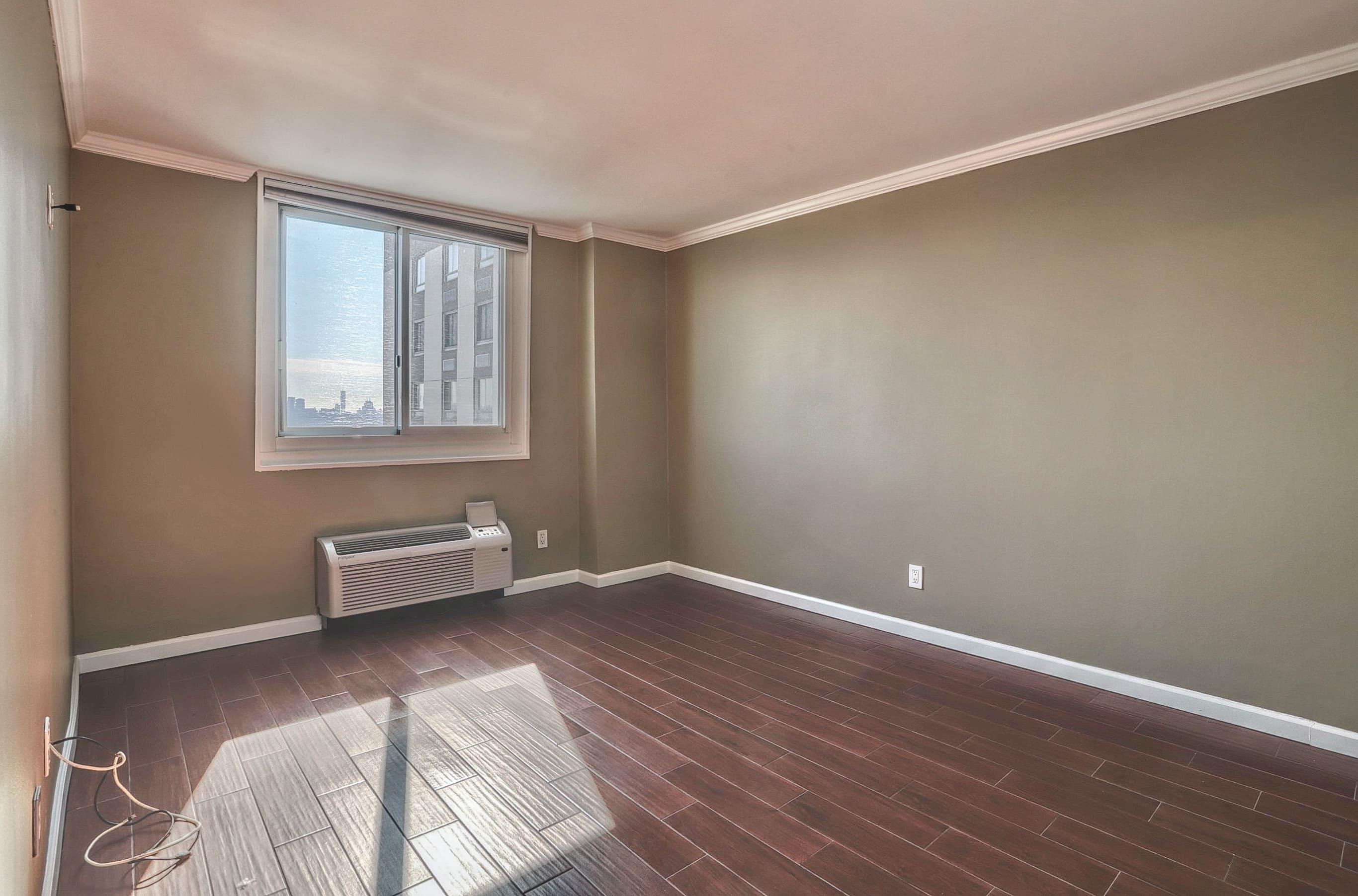 100 MANHATTAN AVE Unit: 2010