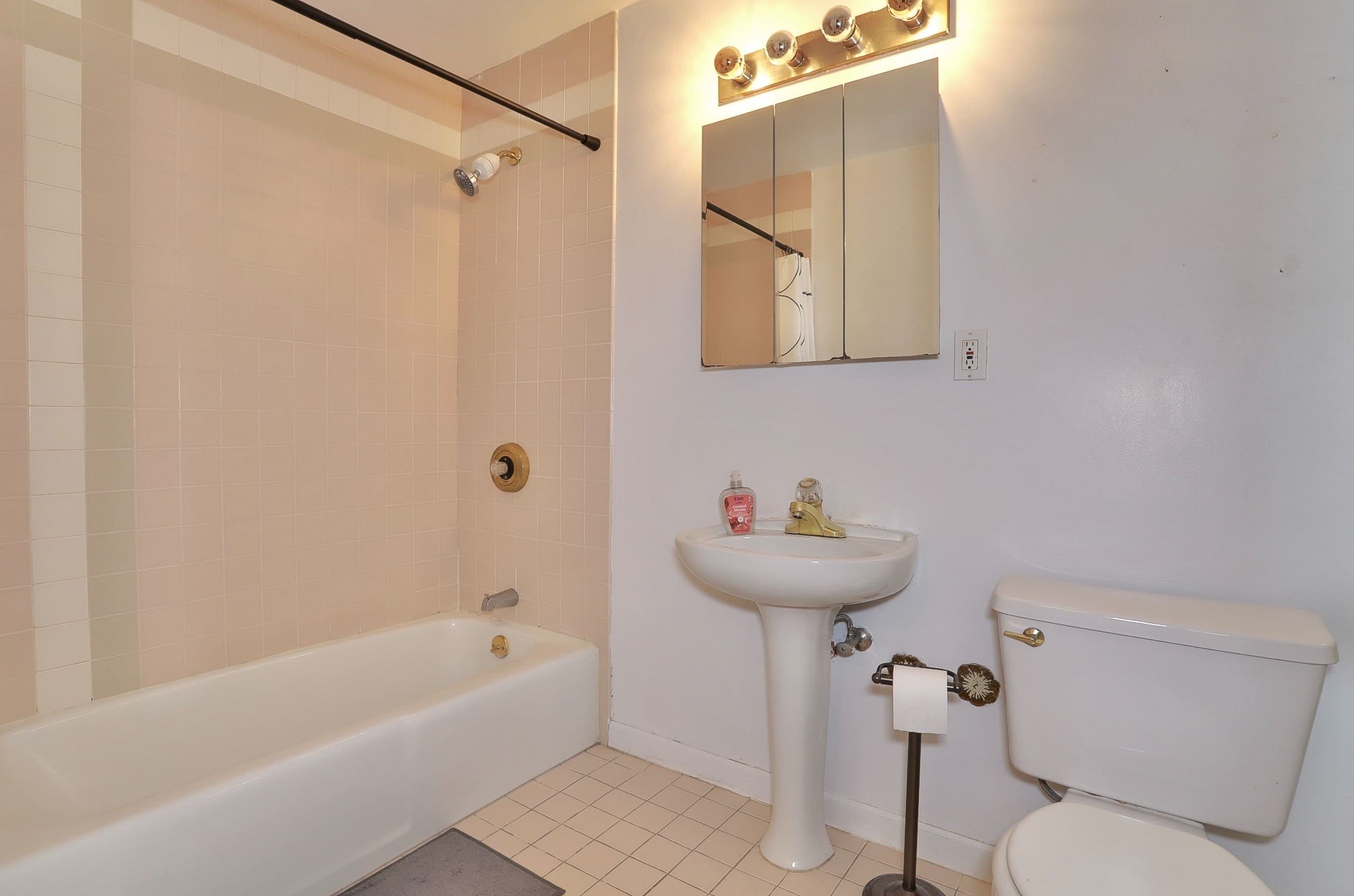 941 BLVD EAST Unit: 2B