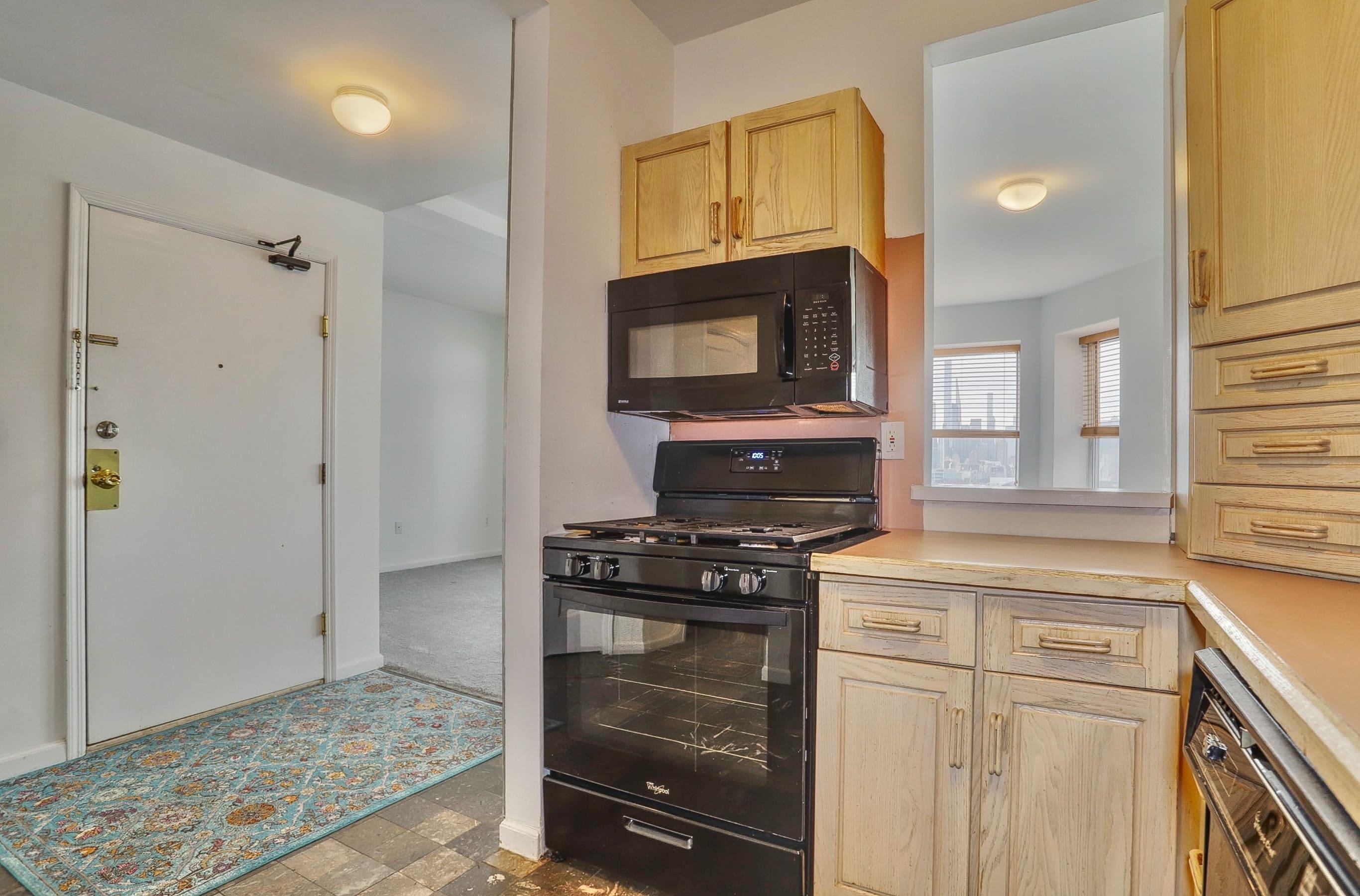 941 BLVD EAST Unit: 2B