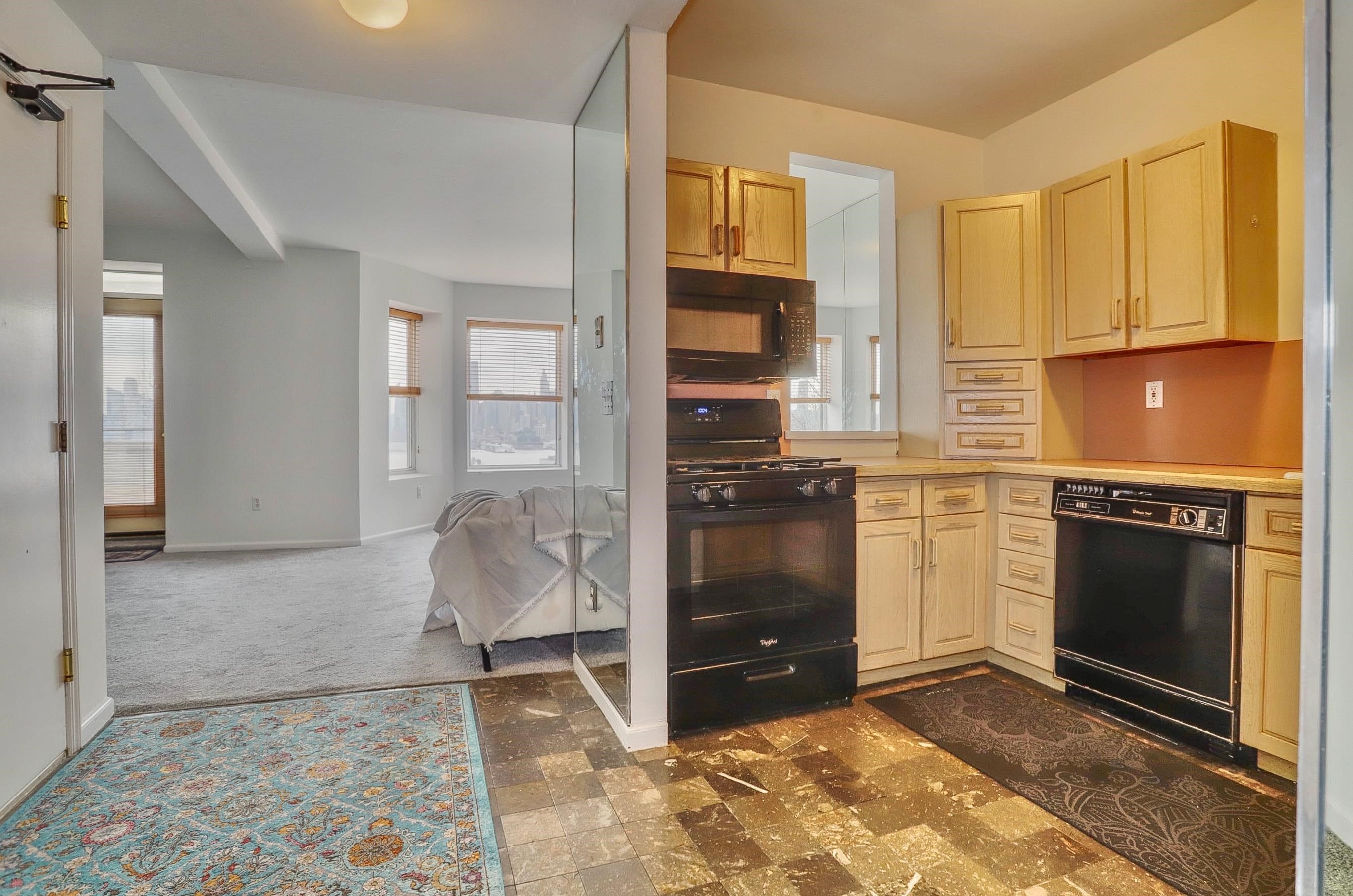 941 BLVD EAST Unit: 2B