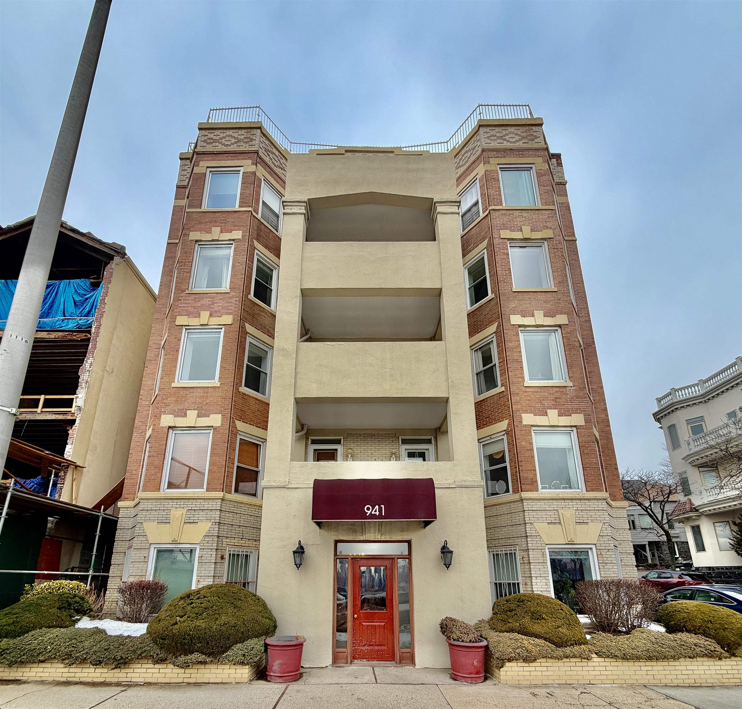 941 BLVD EAST Unit: 2B