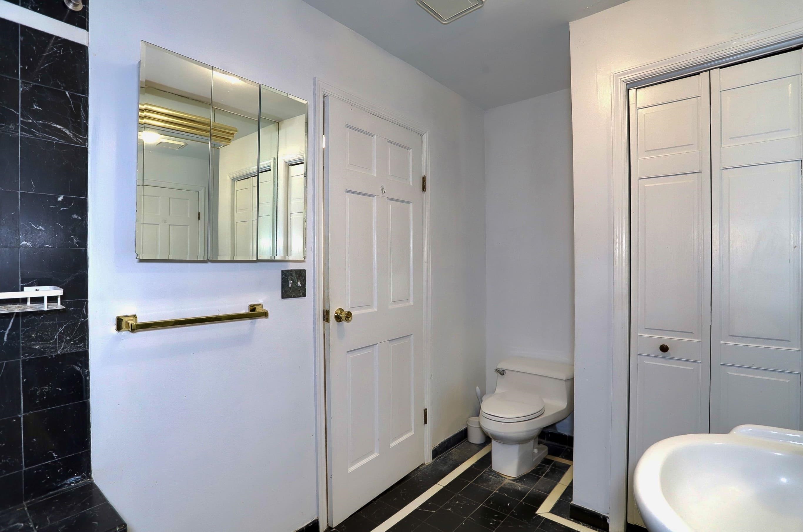 941 BLVD EAST Unit: 2B