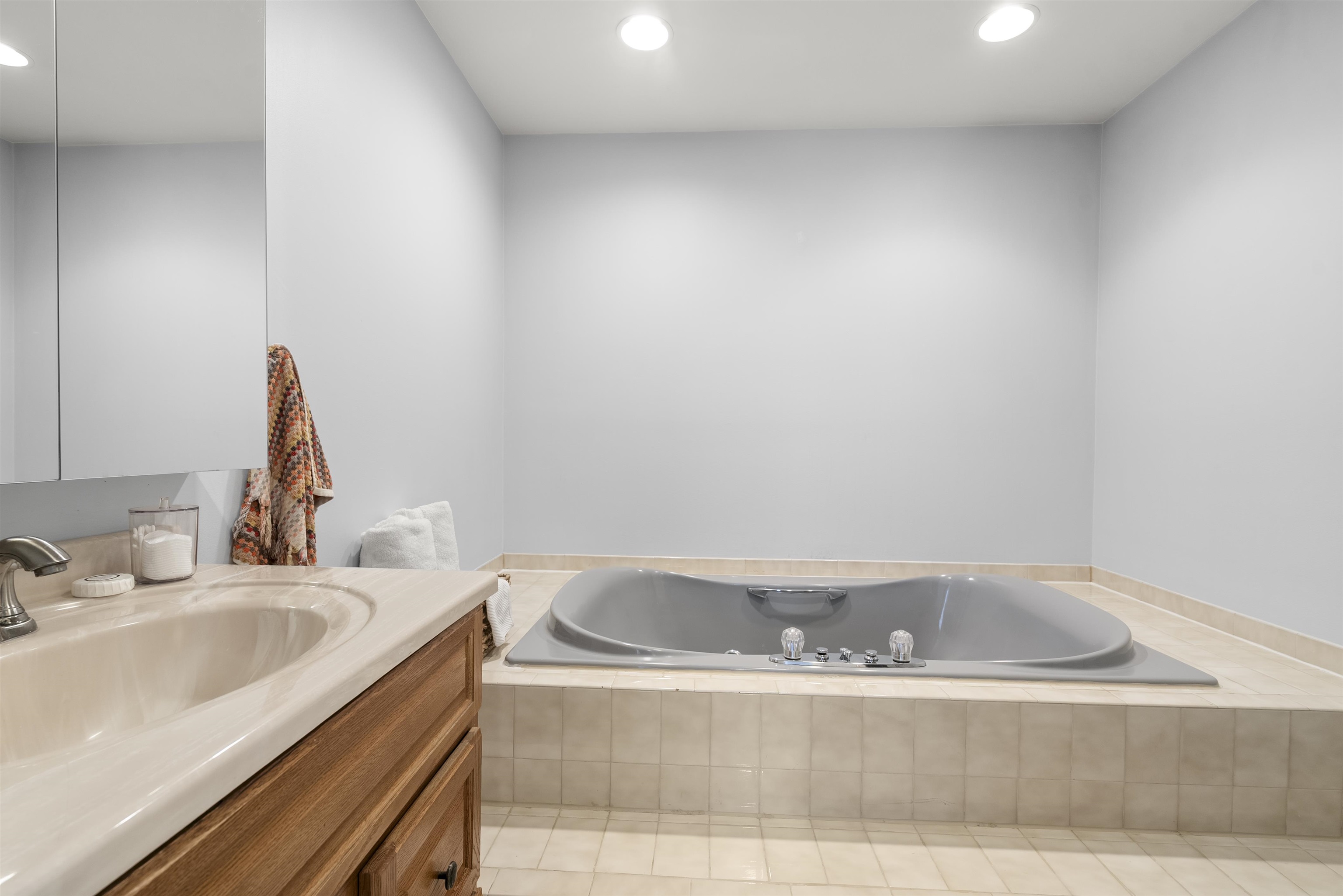 855 VALLEY BROOK AVE Unit: 2G