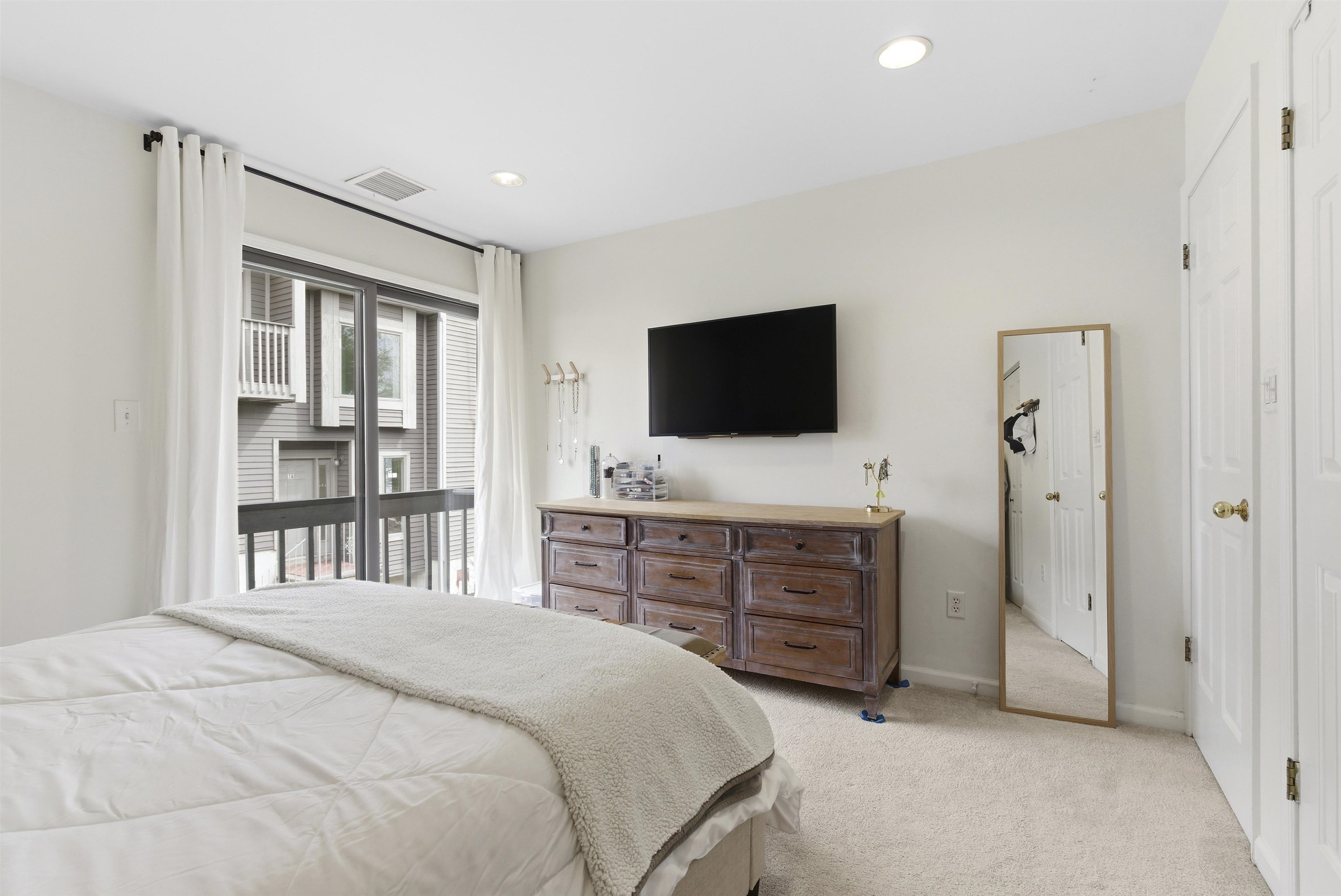 855 VALLEY BROOK AVE Unit: 2G