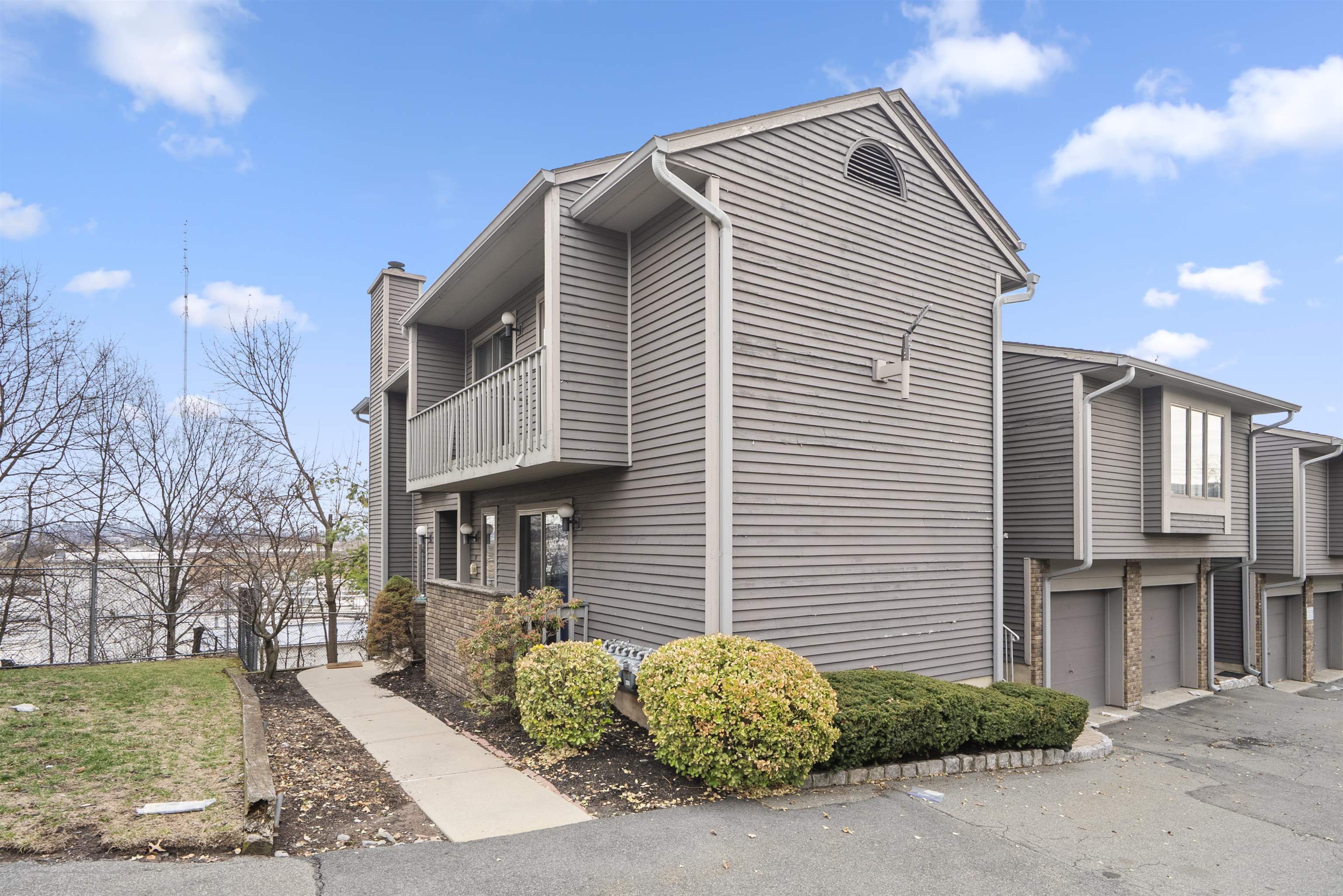 855 VALLEY BROOK AVE Unit: 2G