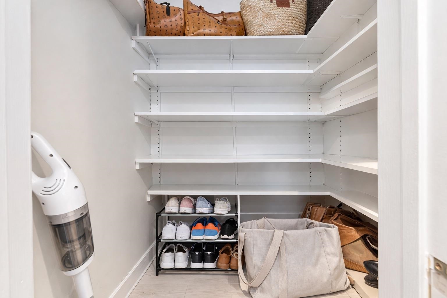 855 VALLEY BROOK AVE Unit: 2G