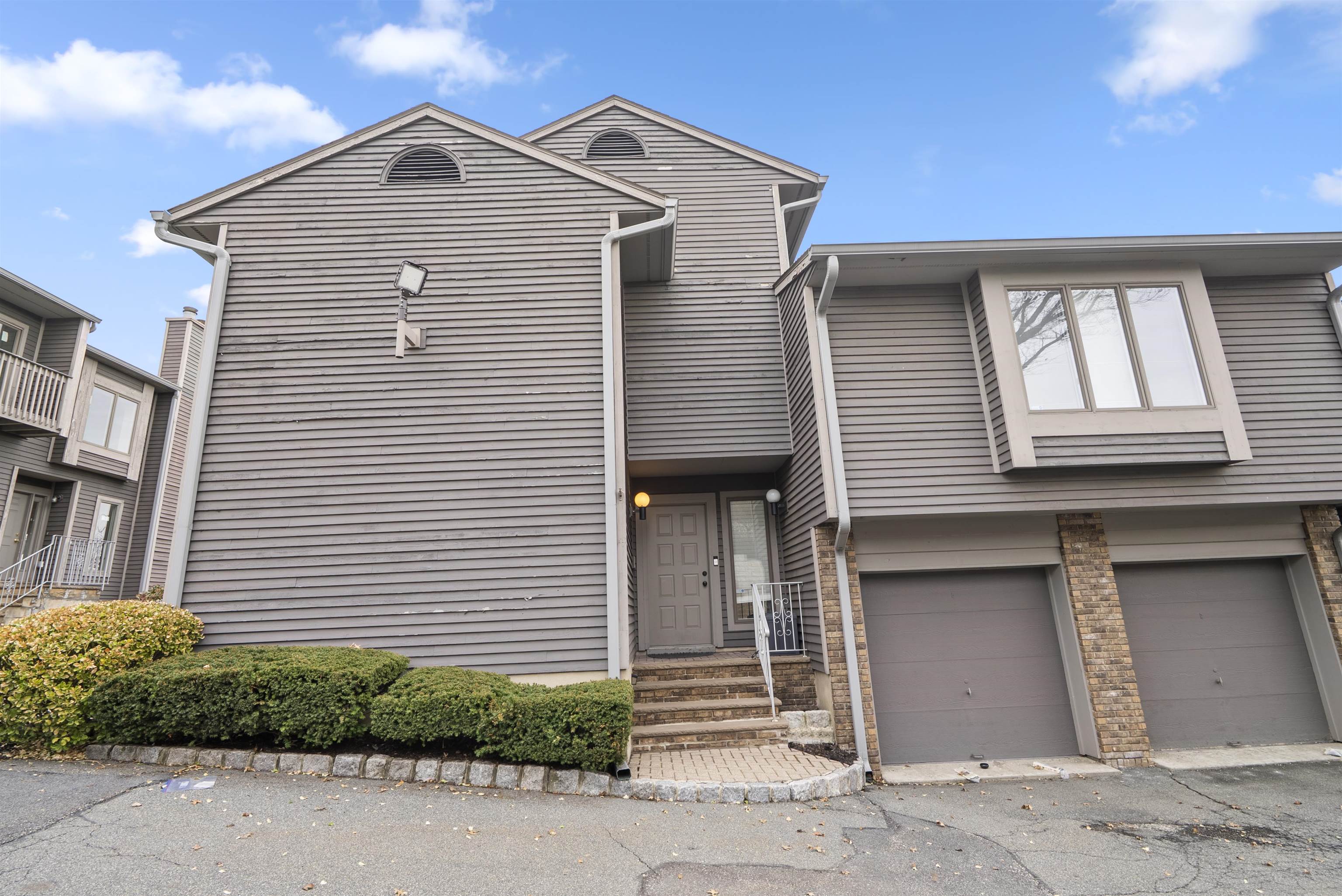 855 VALLEY BROOK AVE Unit: 2G