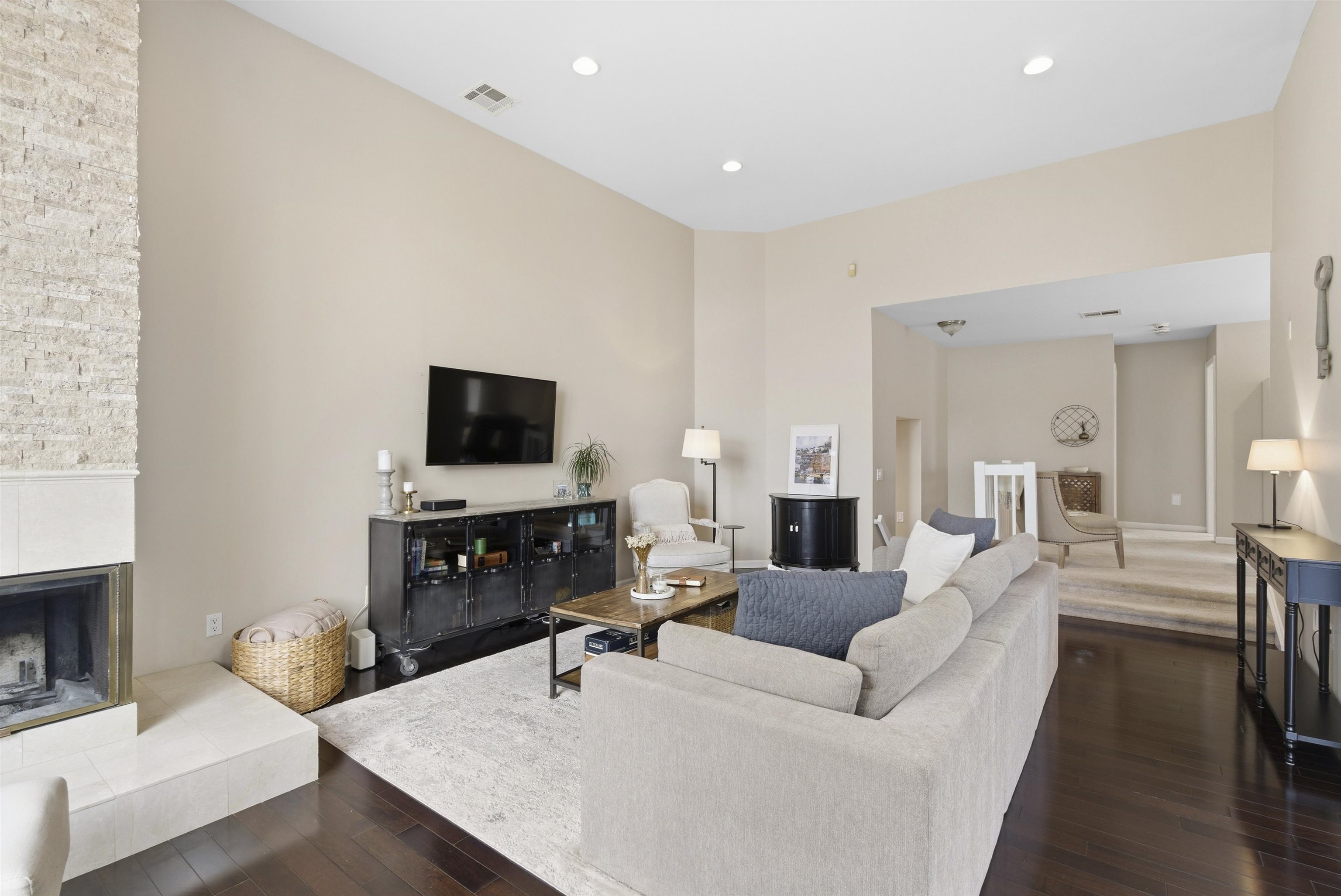 855 VALLEY BROOK AVE Unit: 2G