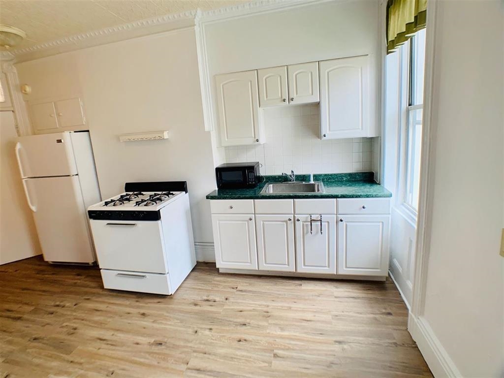 404 ADAMS ST Unit: 5