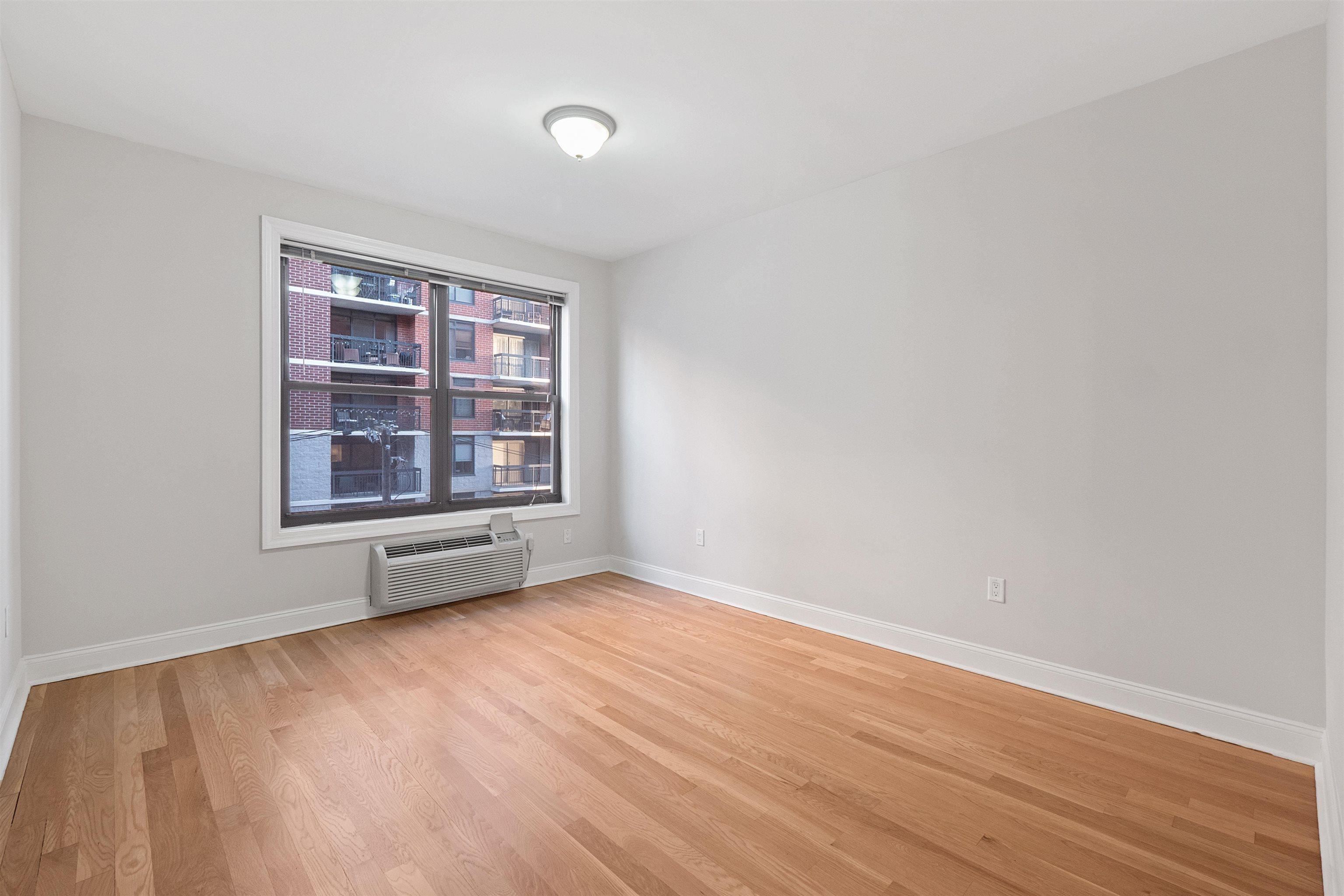 100 MARSHALL ST Unit: 501