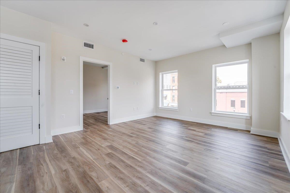 237 WASHINGTON ST Unit: 402