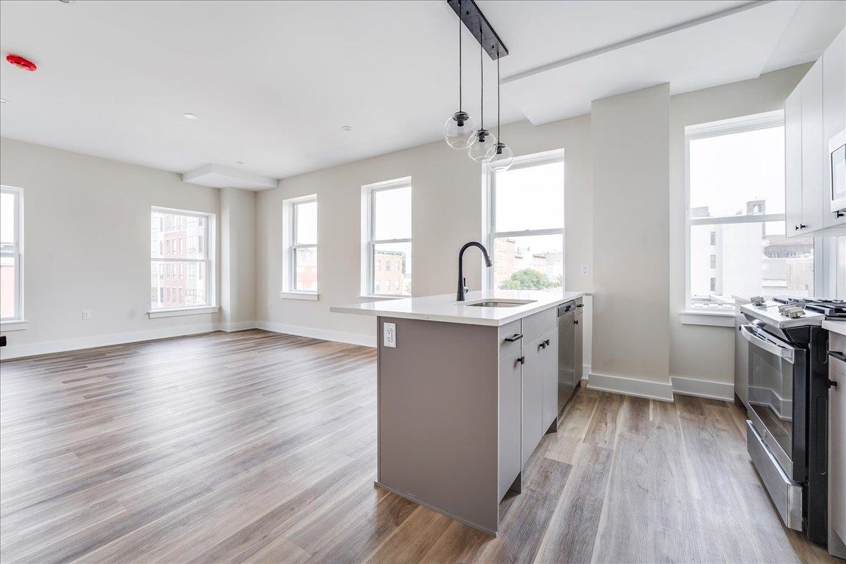 237 WASHINGTON ST Unit: 402