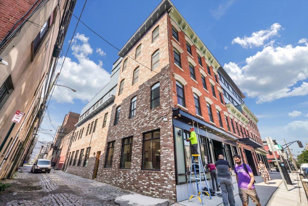 237 WASHINGTON ST Unit: 402