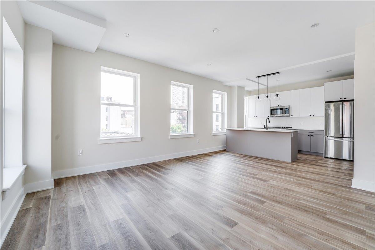 237 WASHINGTON ST Unit: 402