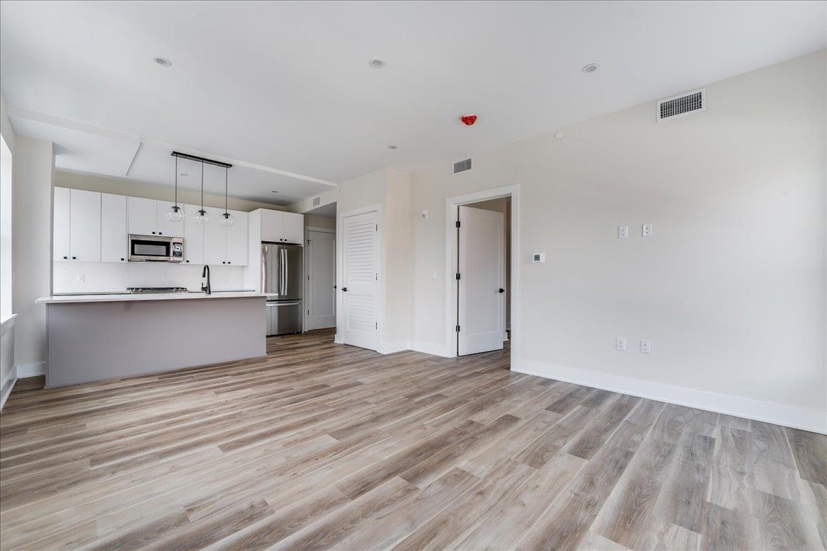 237 WASHINGTON ST Unit: 402