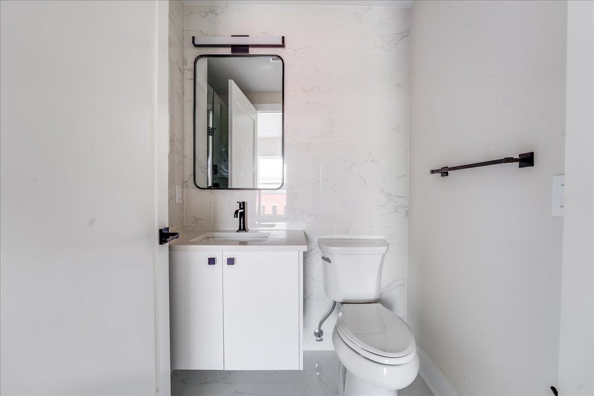 237 WASHINGTON ST Unit: 402