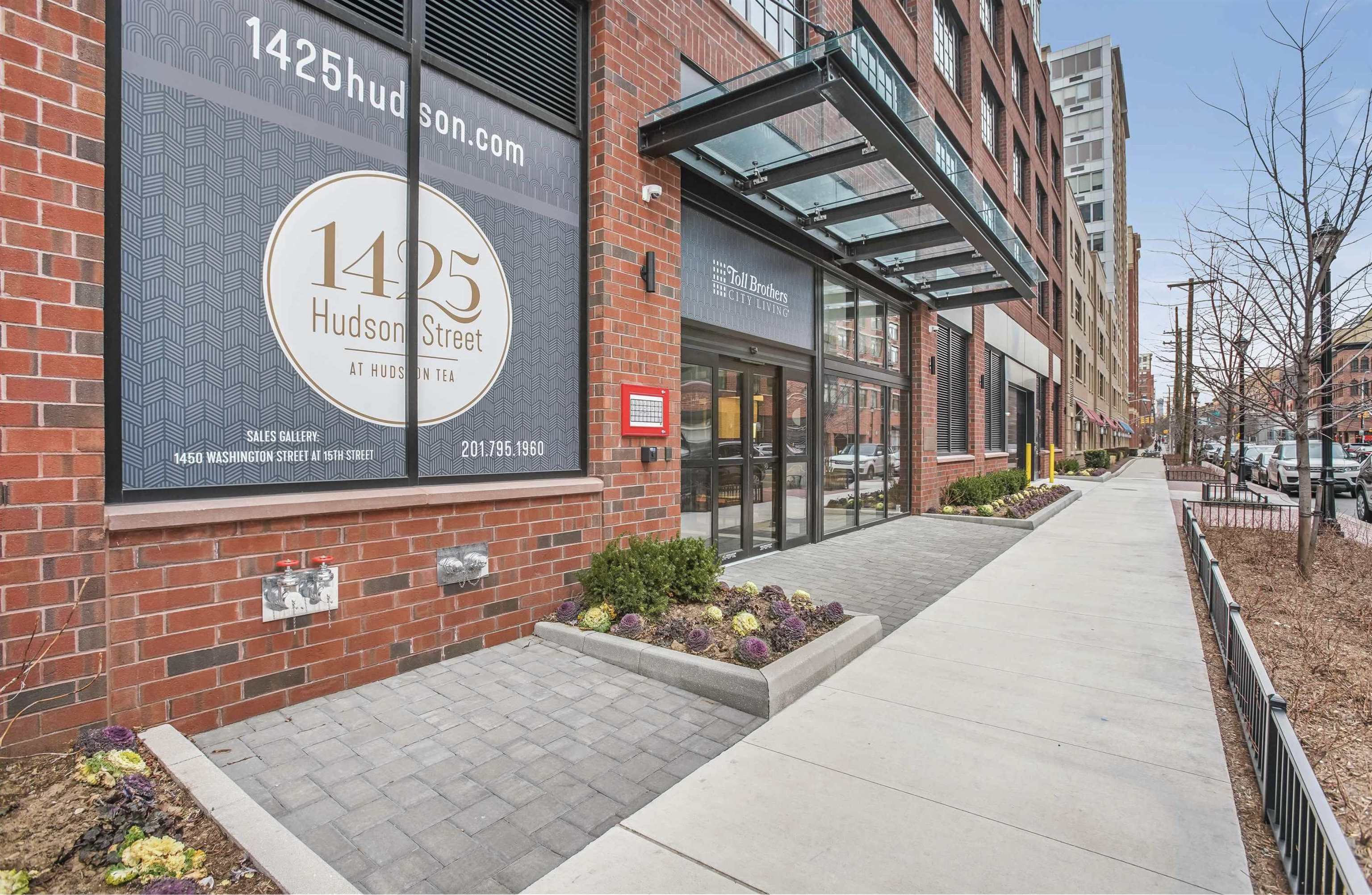 1425 HUDSON ST Unit: 10H