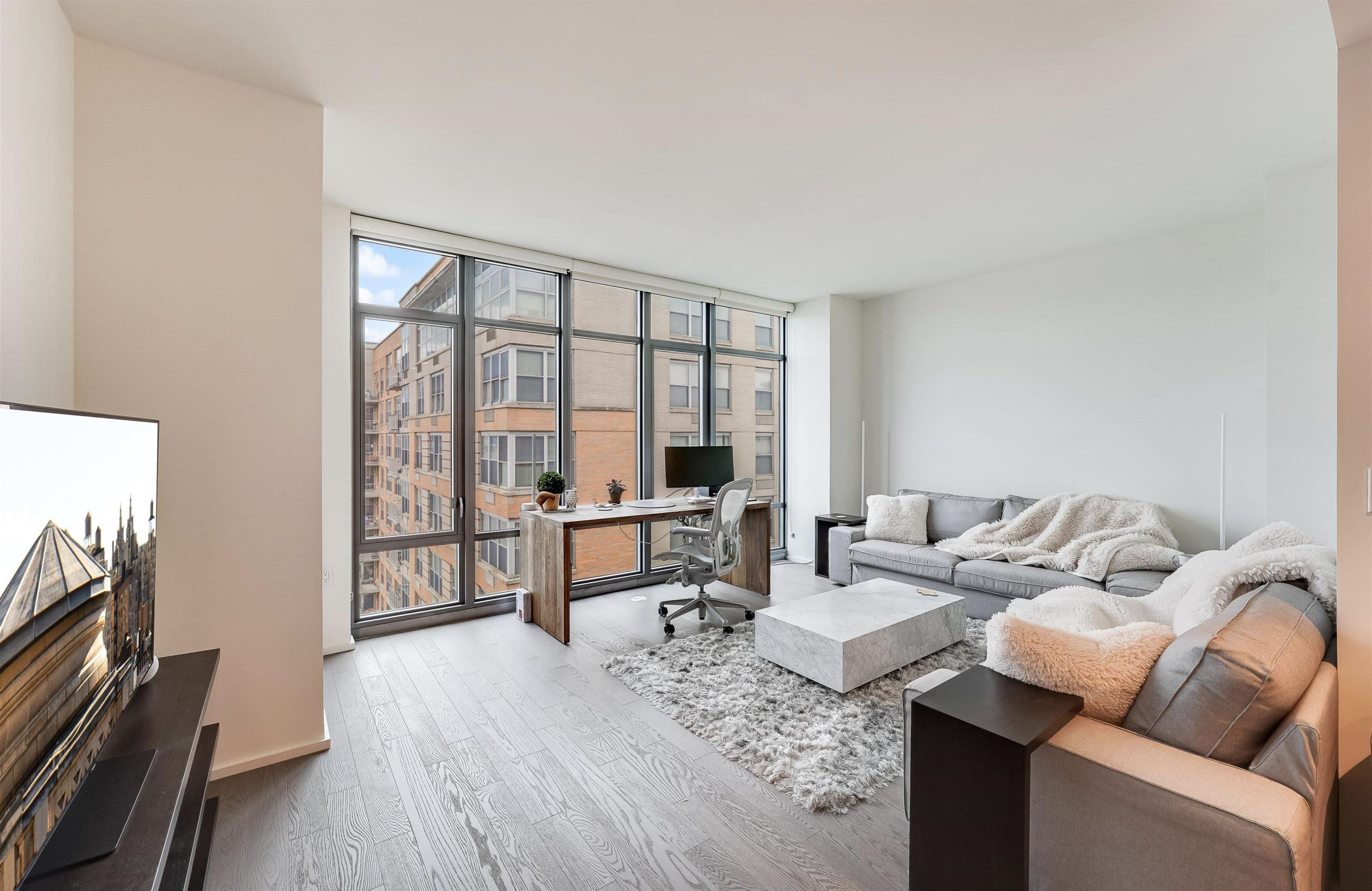 1425 HUDSON ST Unit: 10H