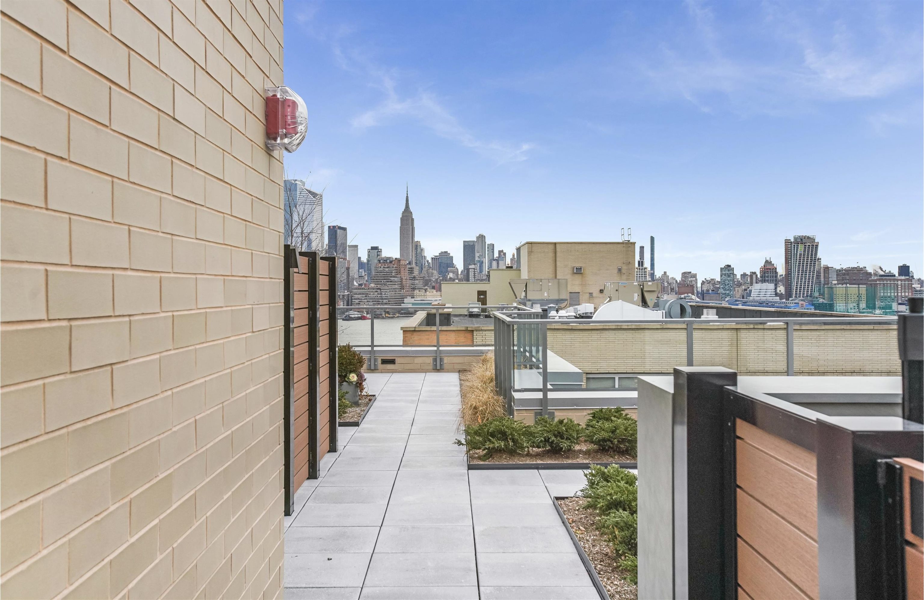 1425 HUDSON ST Unit: 10H