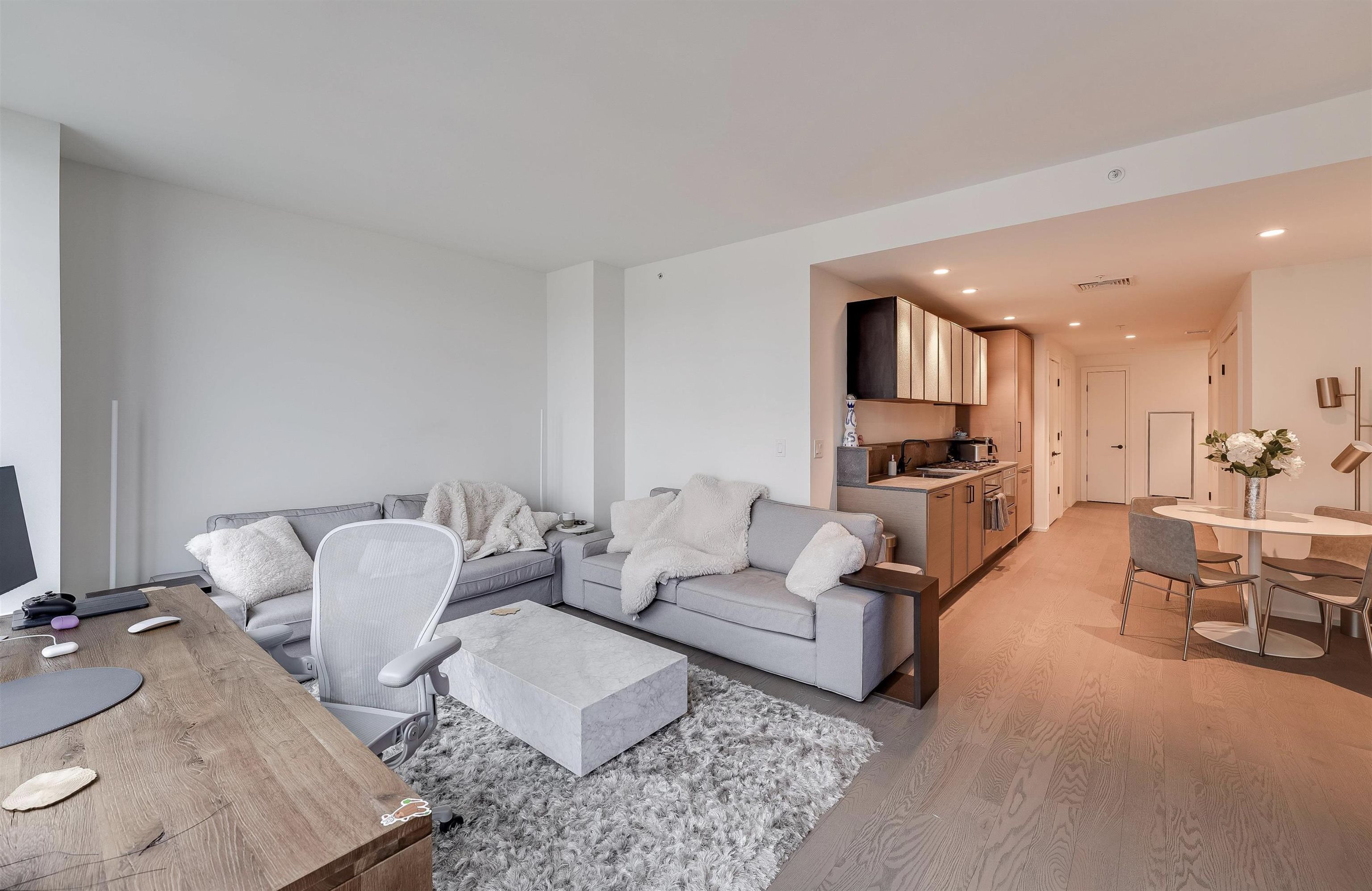 1425 HUDSON ST Unit: 10H