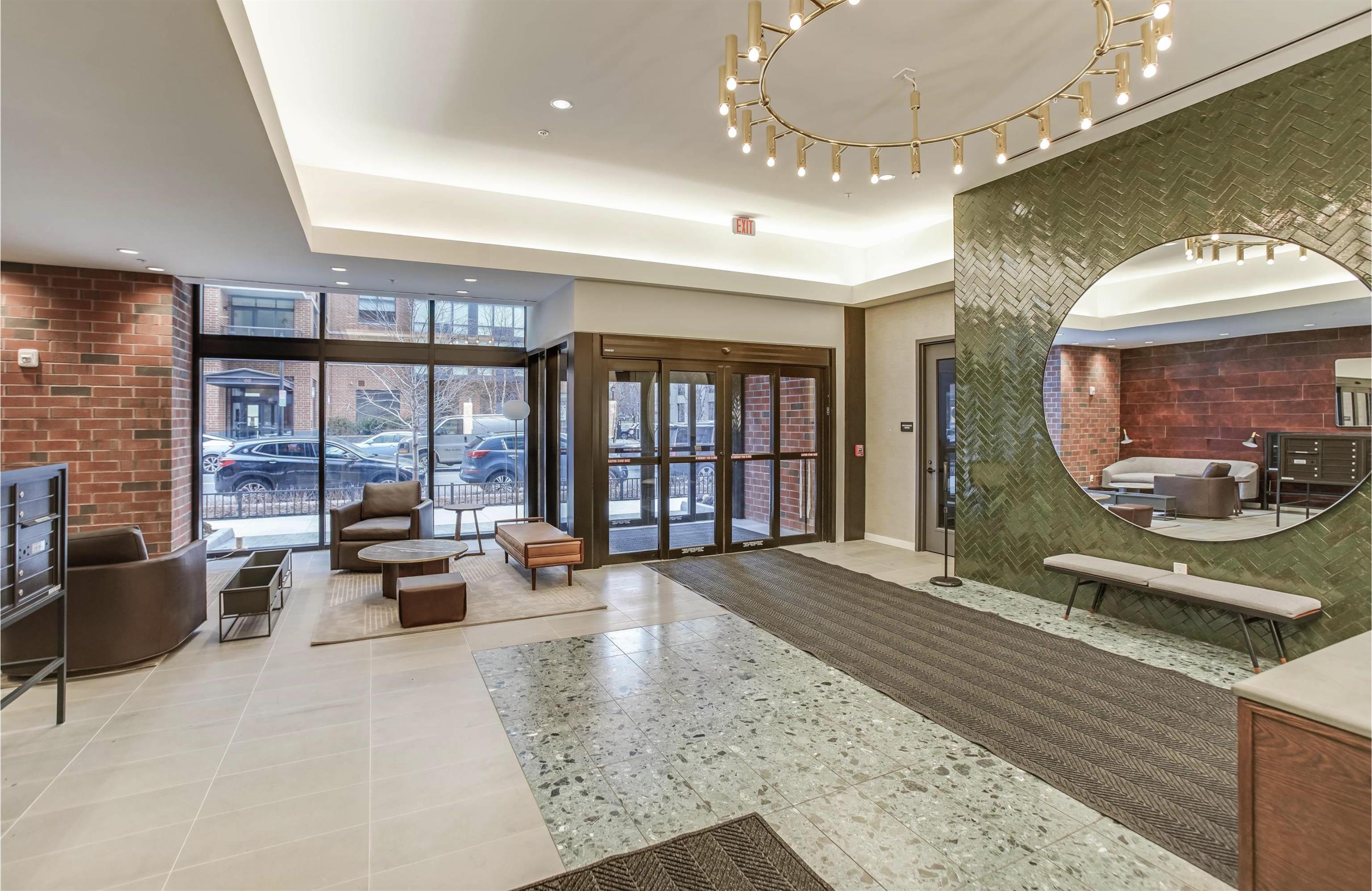 1425 HUDSON ST Unit: 10H