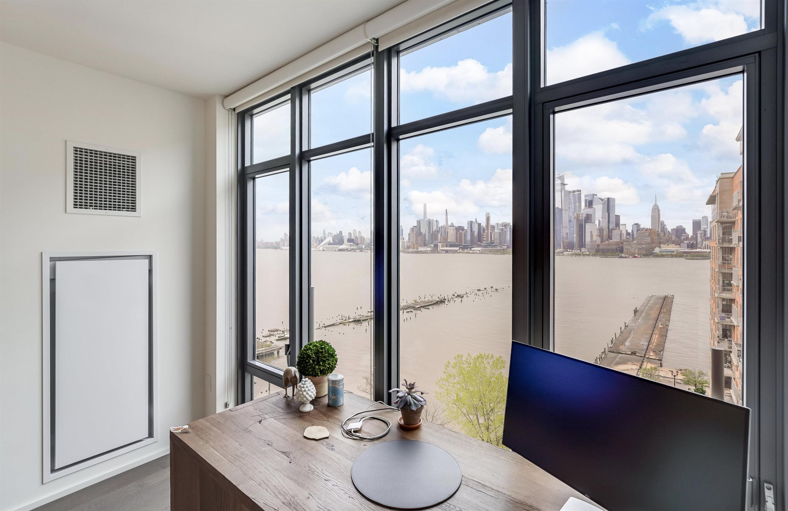 1425 HUDSON ST Unit: 10H