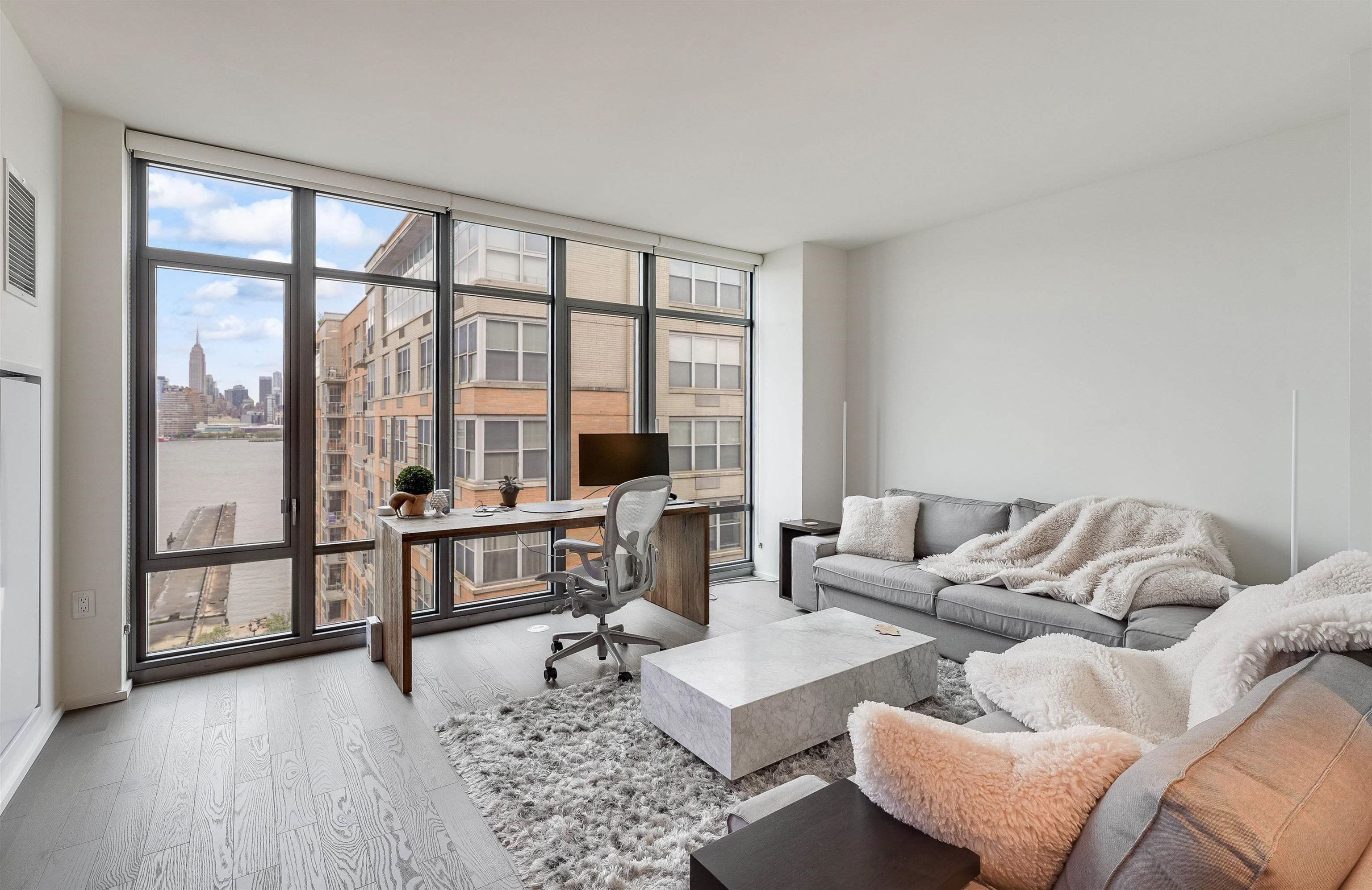 1425 HUDSON ST Unit: 10H