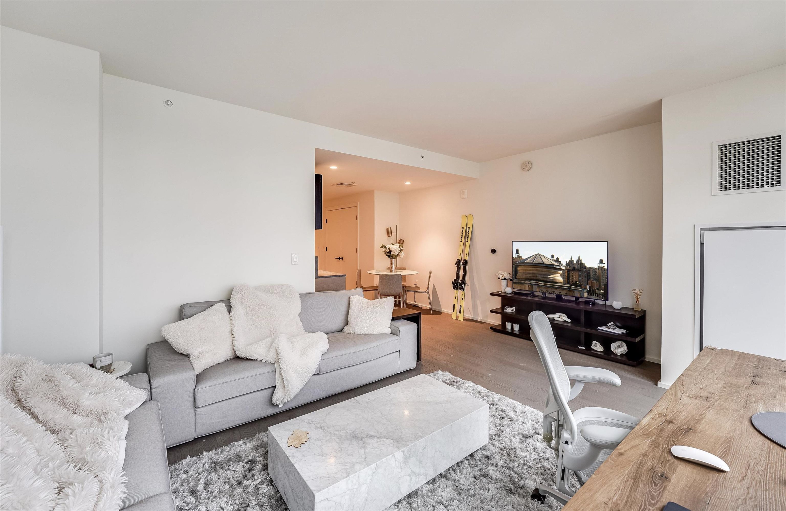 1425 HUDSON ST Unit: 10H