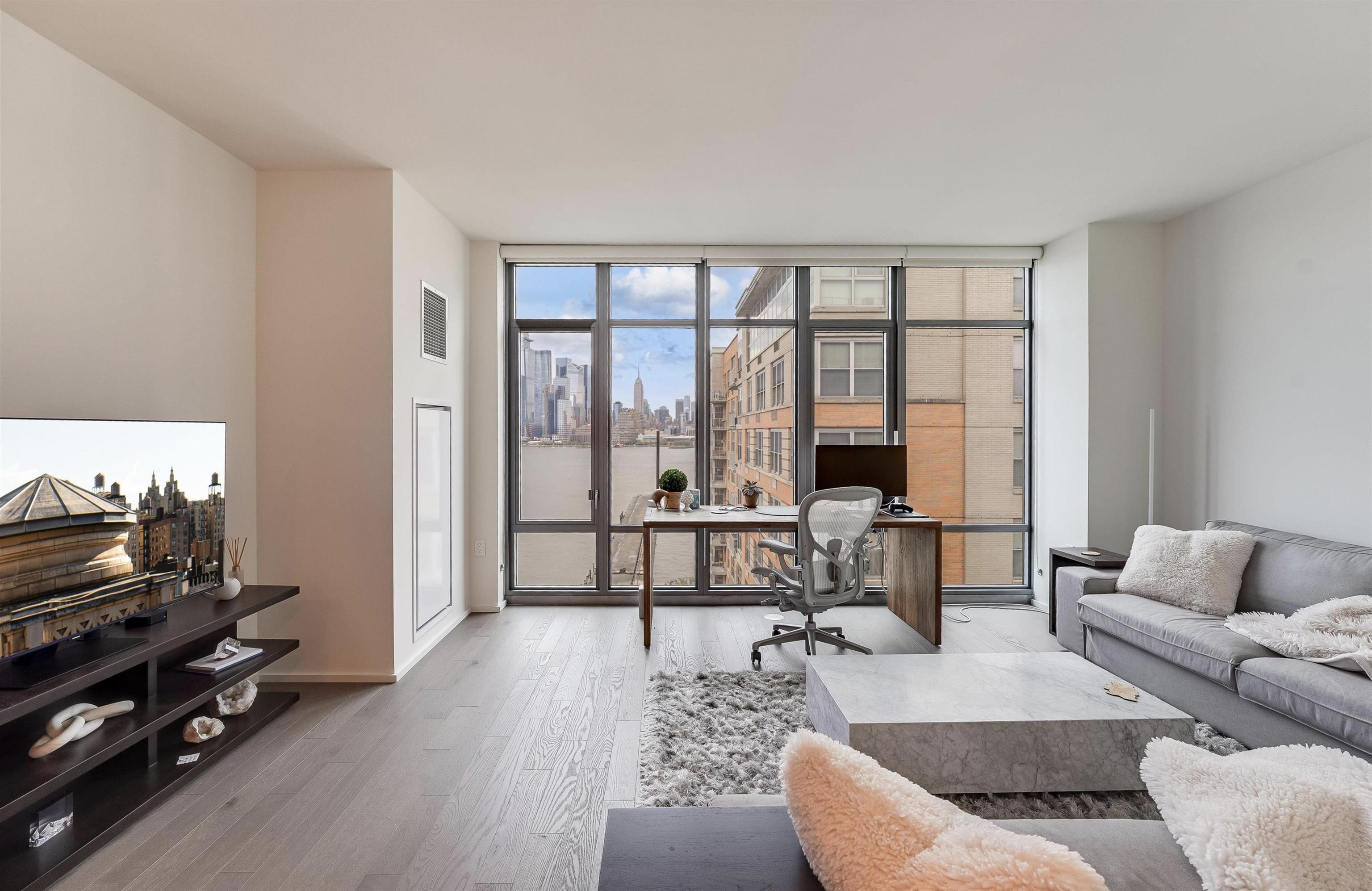 1425 HUDSON ST Unit: 10H