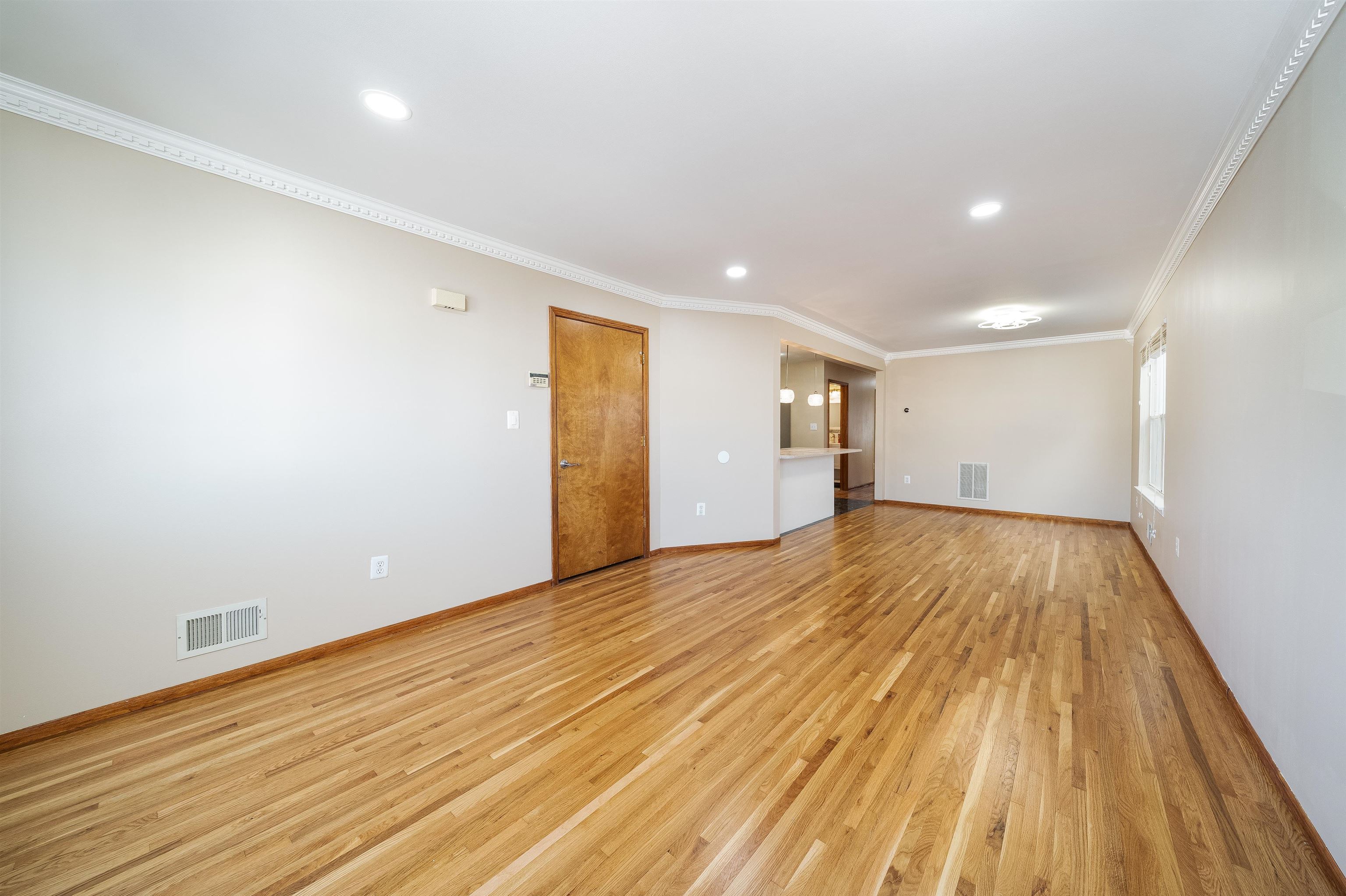 149 HOBART AVENUE Unit: 1