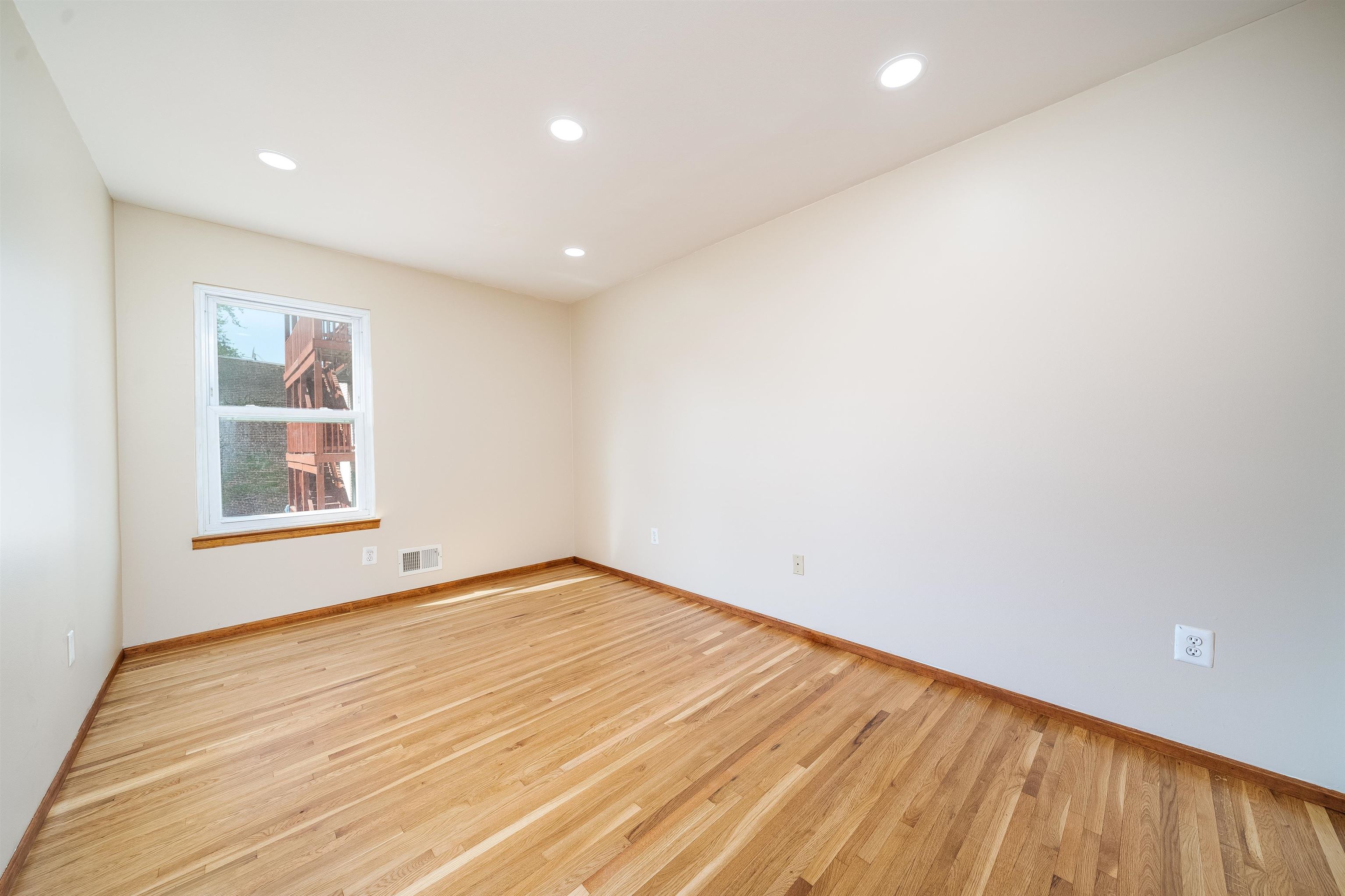 149 HOBART AVENUE Unit: 1