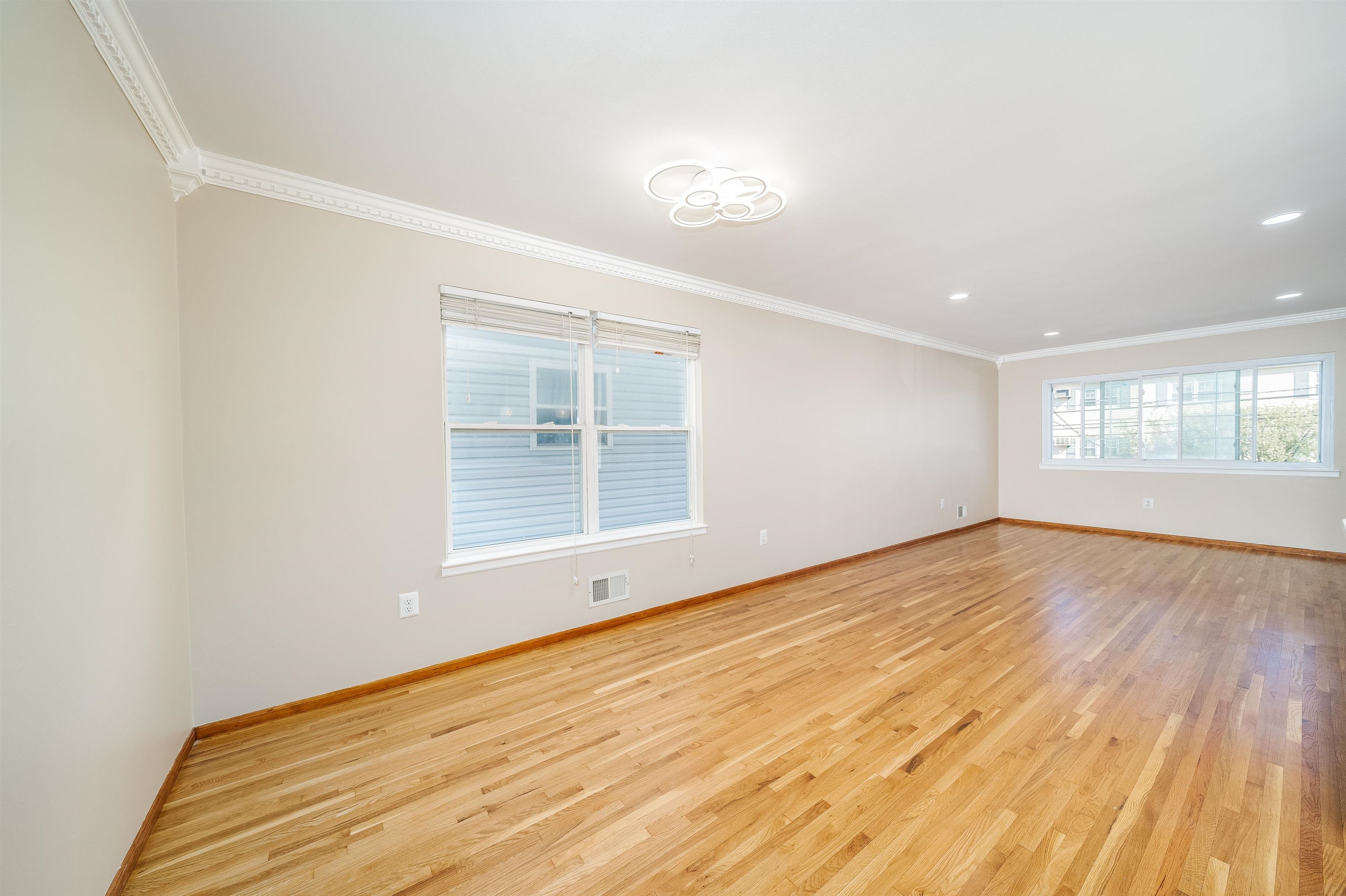 149 HOBART AVENUE Unit: 1